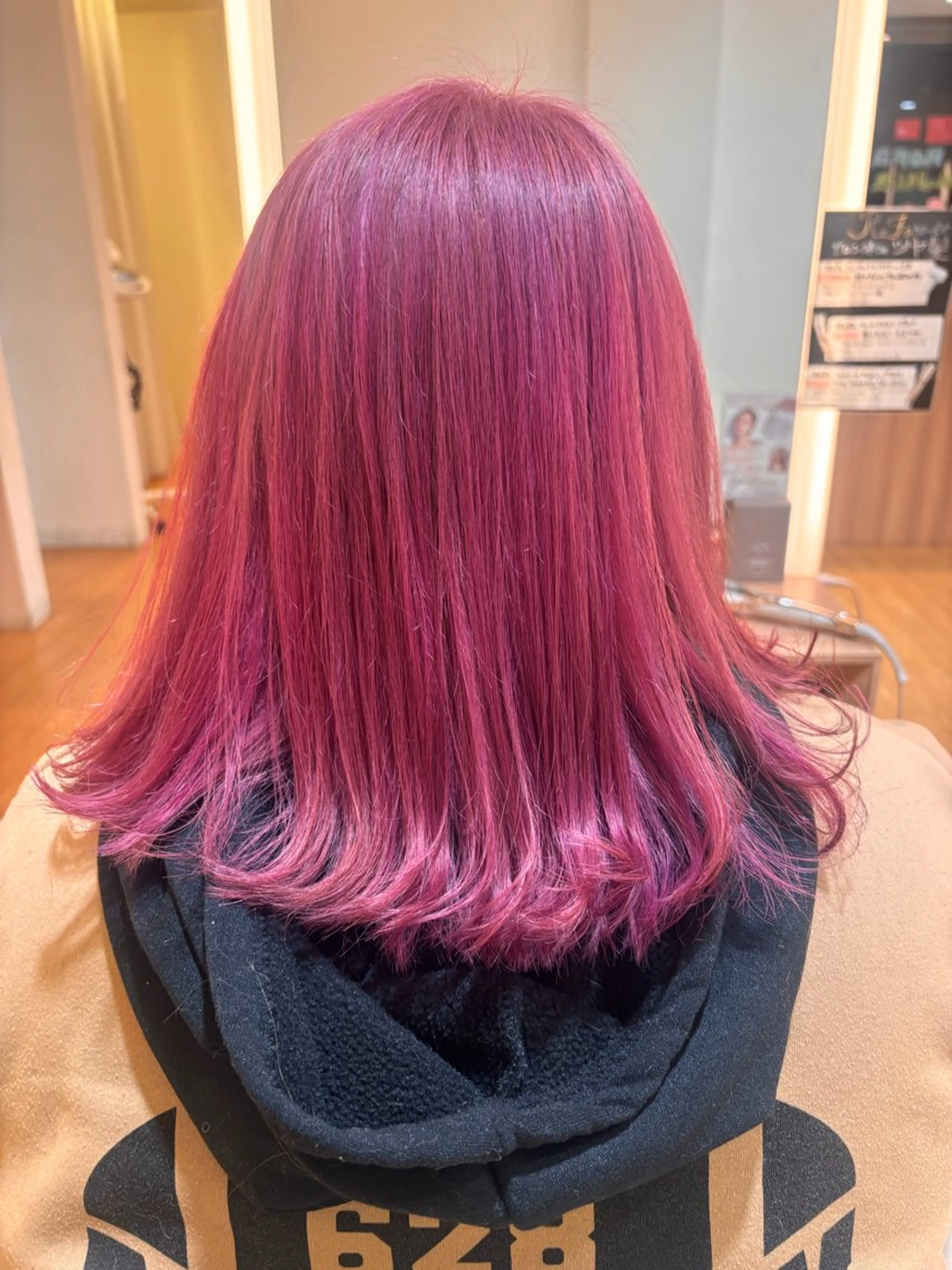 ロング 岡 愛梨のヘアスタイル