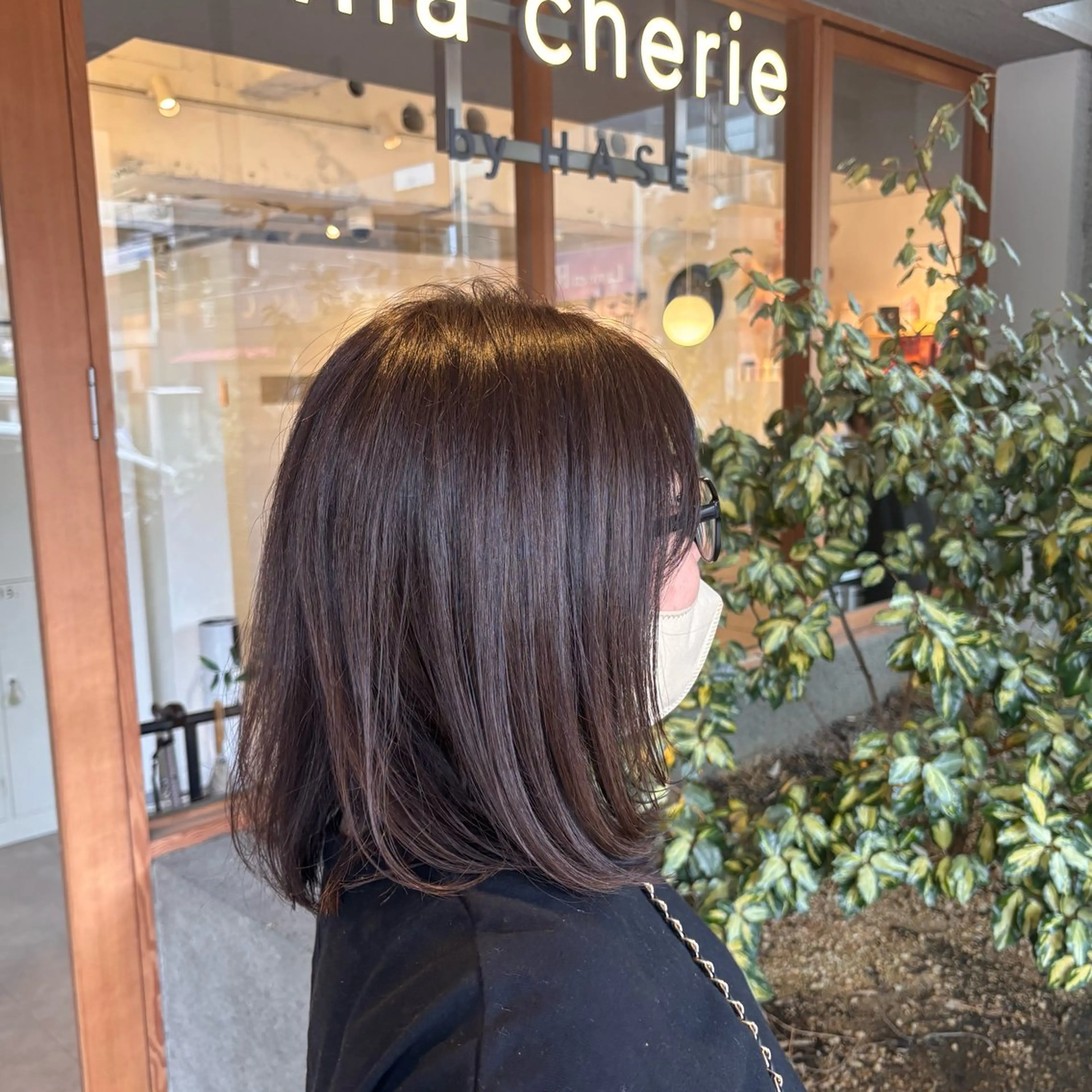 ミディアム レイヤーカット ローレイヤー カット ヘアカラー 岩本 遥加のヘアスタイル