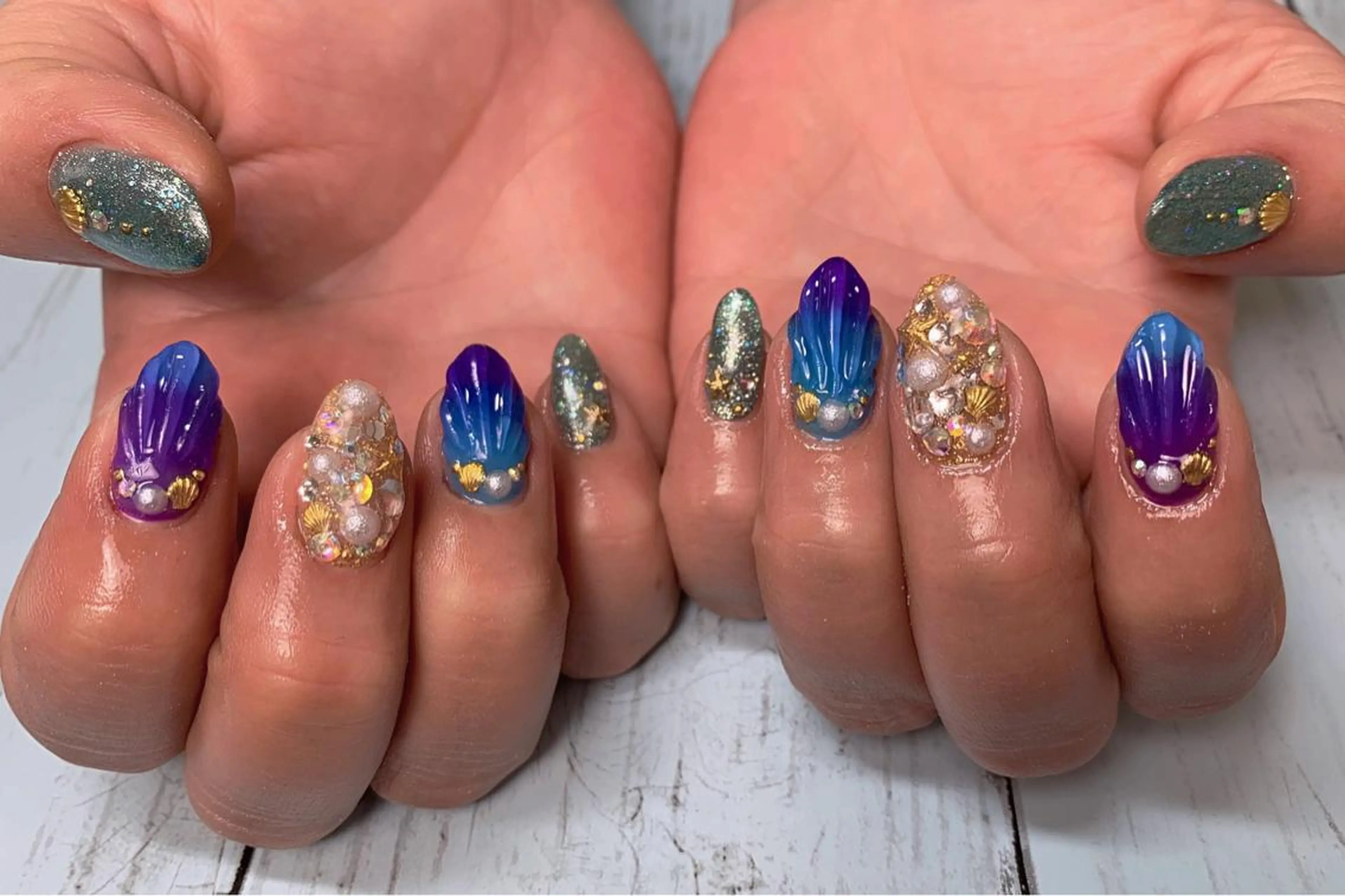 ネイル 菅野 愛花のネイルデザイン