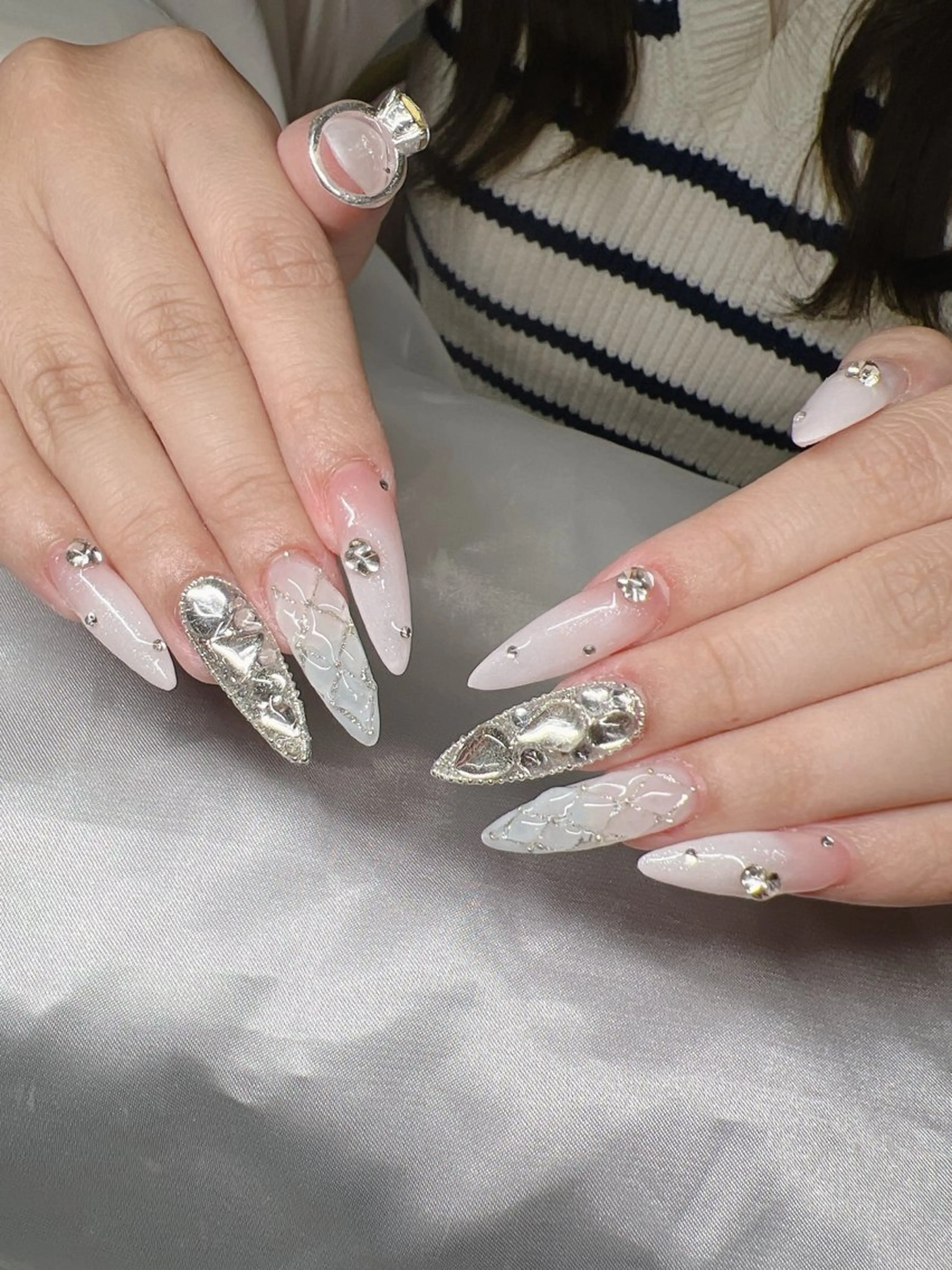 ネイル 長さ出し グラデーション 卒業式 キラキラネイル マグネットネイル Lee Nailsのネイルデザイン