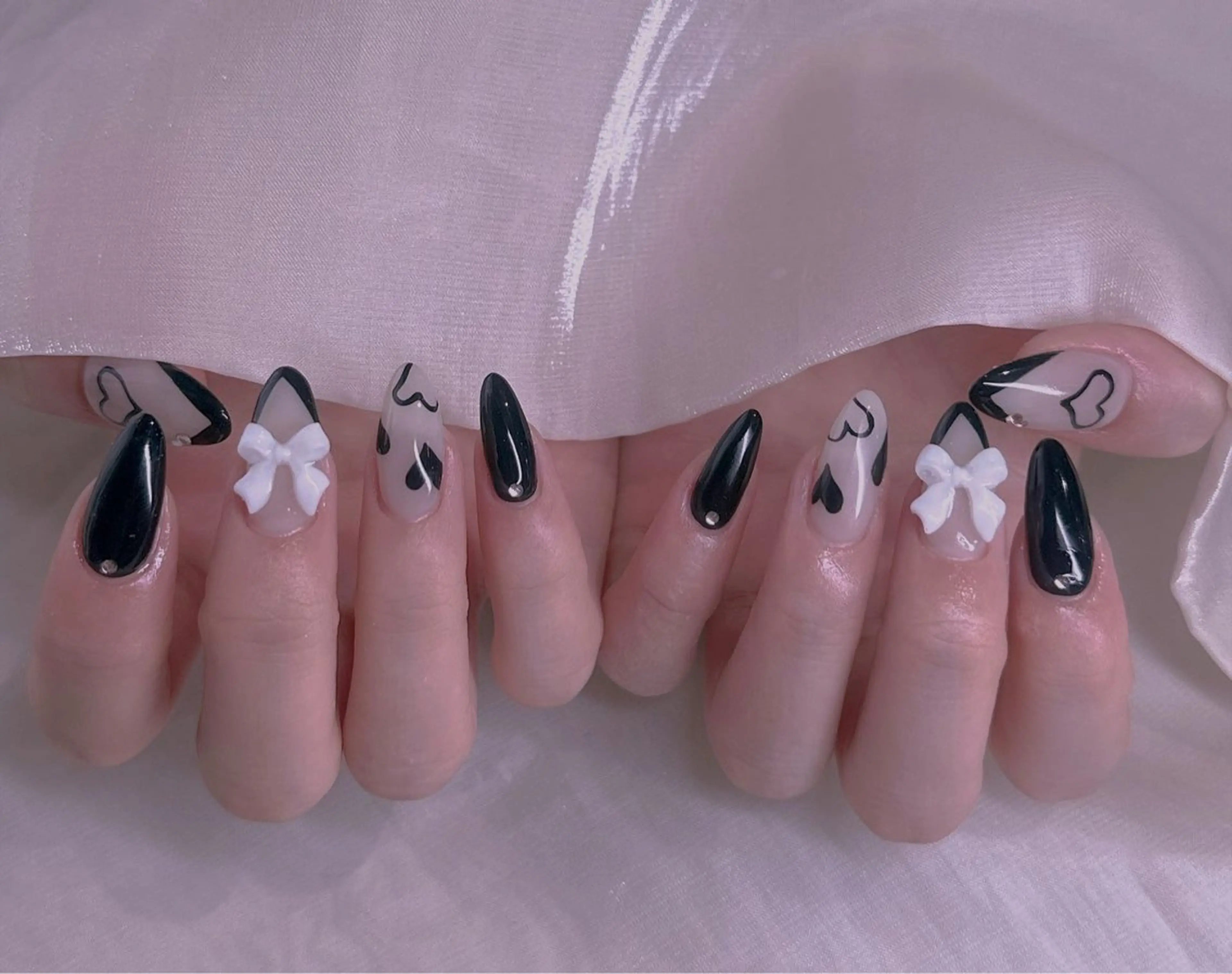 ネイル ブルー チークネイル フレンチネイル ハート ホログラムネイル ハンドネイル 美爪パラジェル導入店 Sunnilyのネイルデザイン