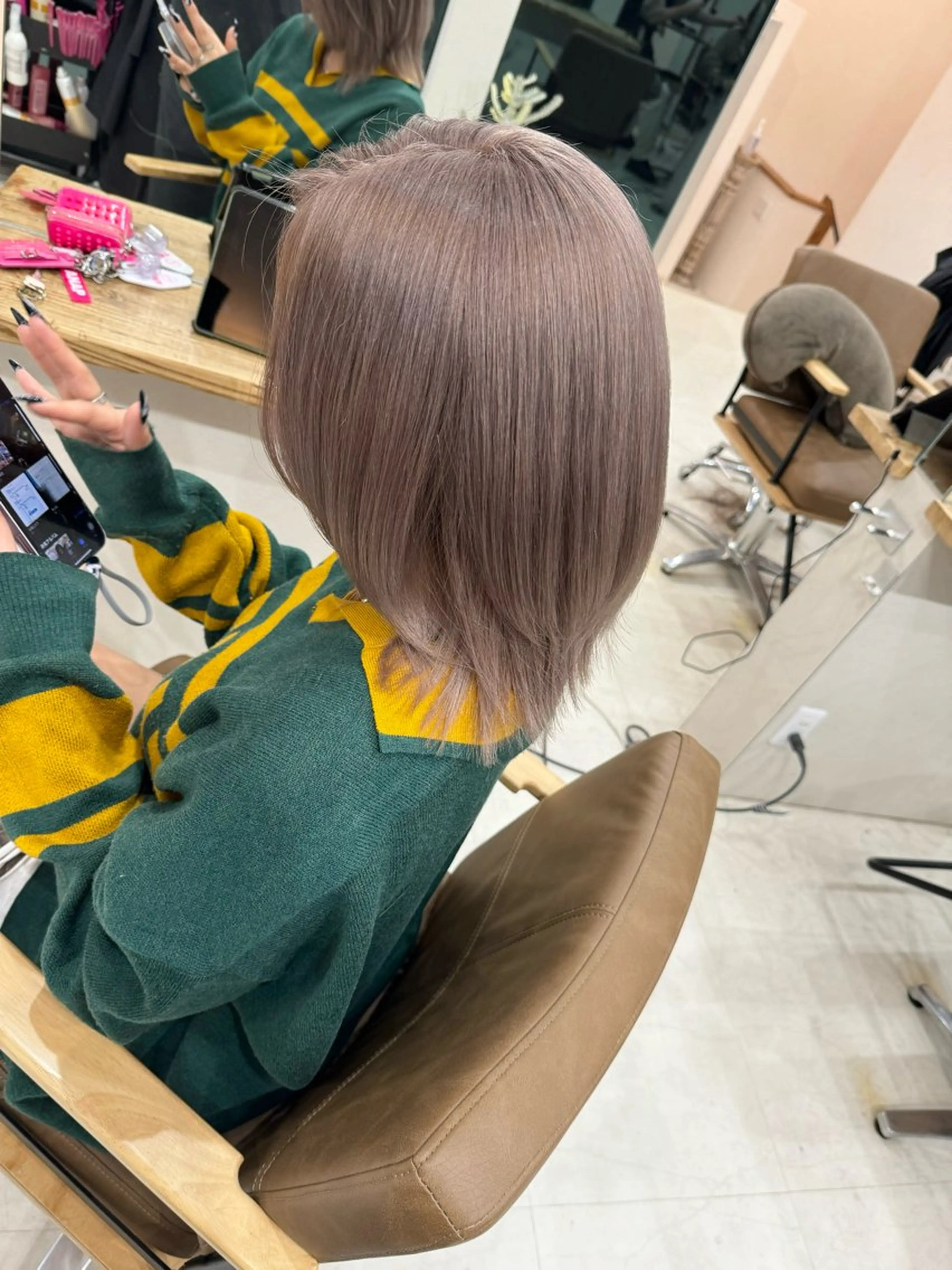 ミディアム ヘアカラー 鈴木 妃帆未のヘアスタイル