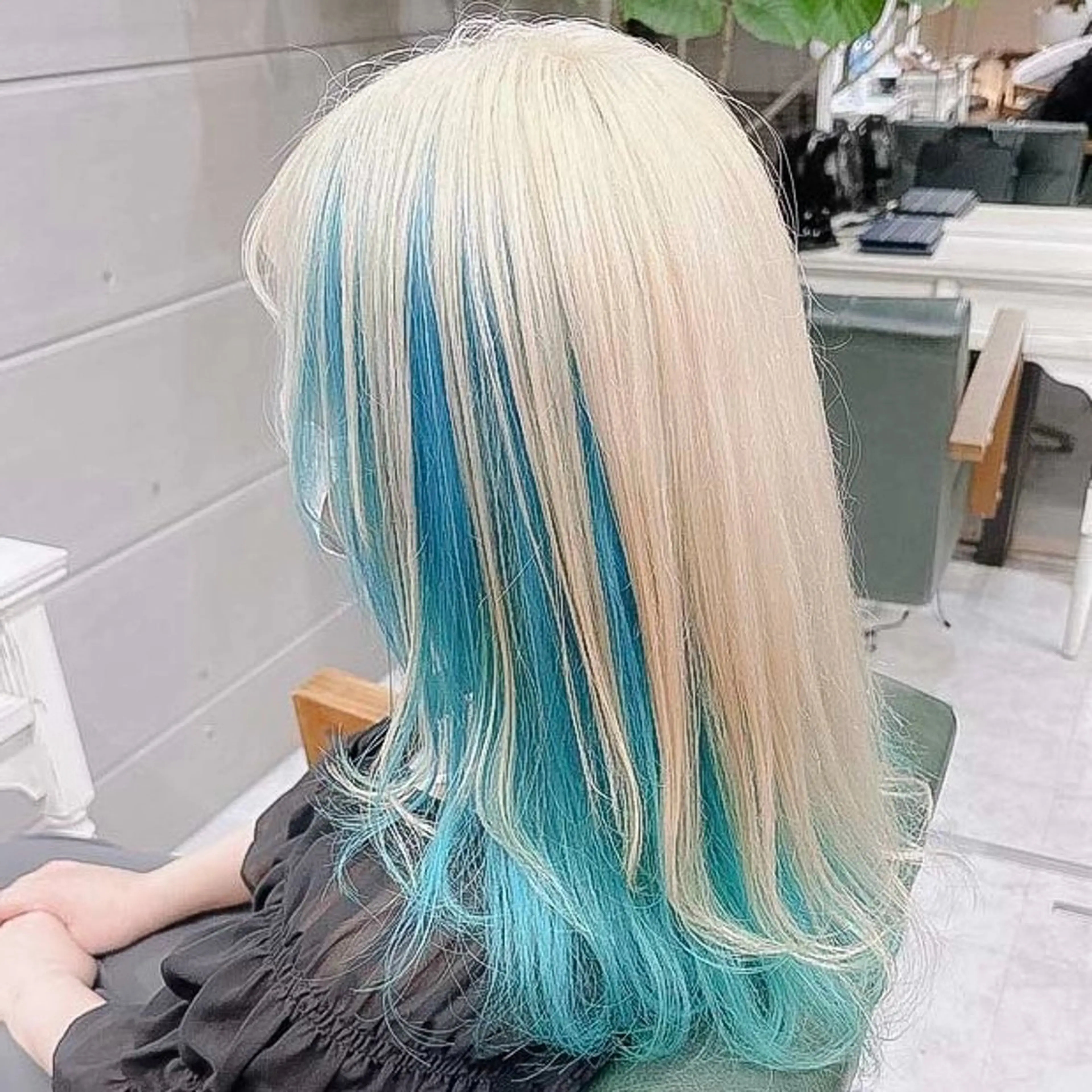 セミロング カラー アクアカラー ベージュカラー ブリーチ ブロンド ブルーカラー ヘアカラー トリートメント ヘアセット DAYS Men’sのヘアスタイル