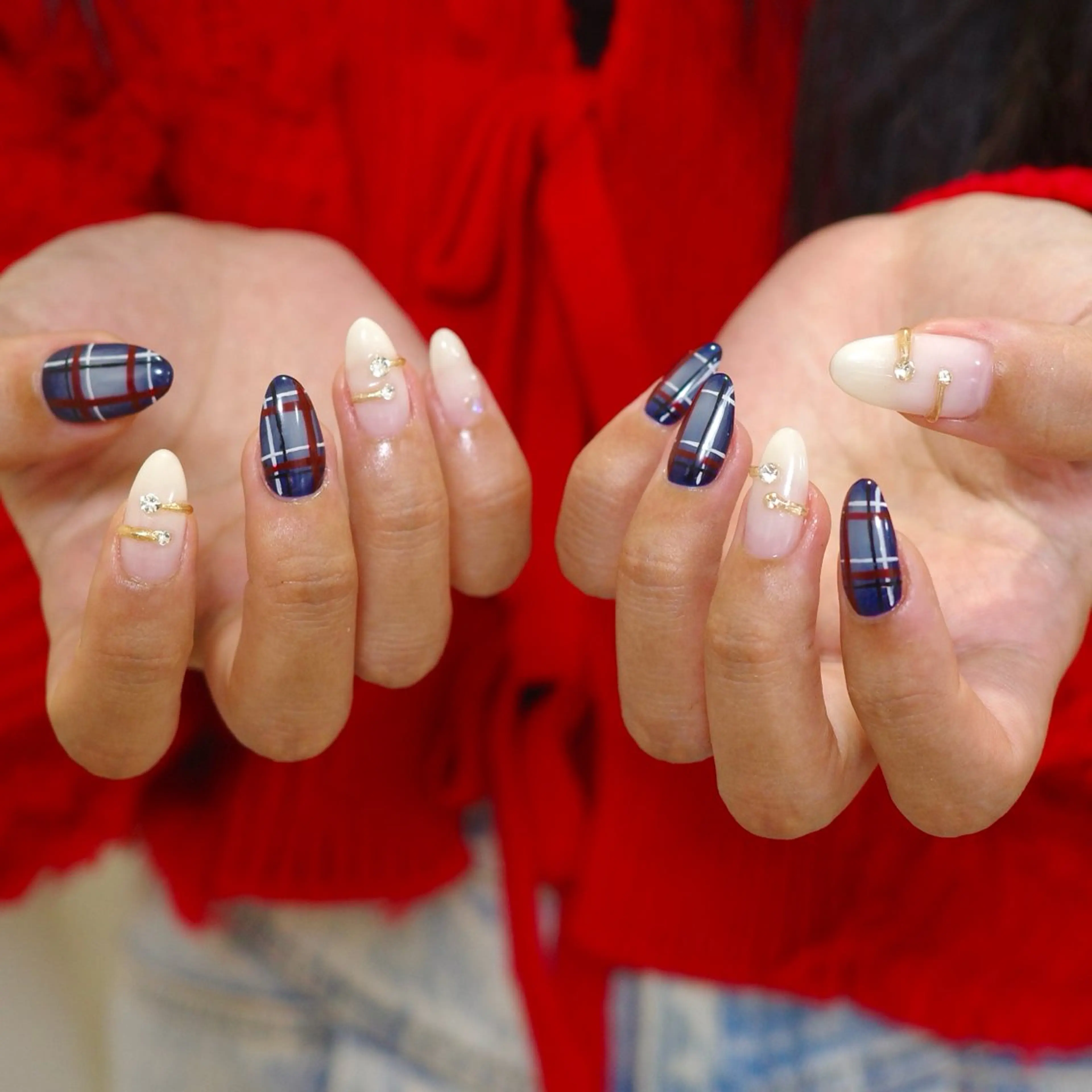 ネイル ゴールド ミラーネイル ネイビー ホワイト ハンドネイル pointillé .ayaのネイルデザイン