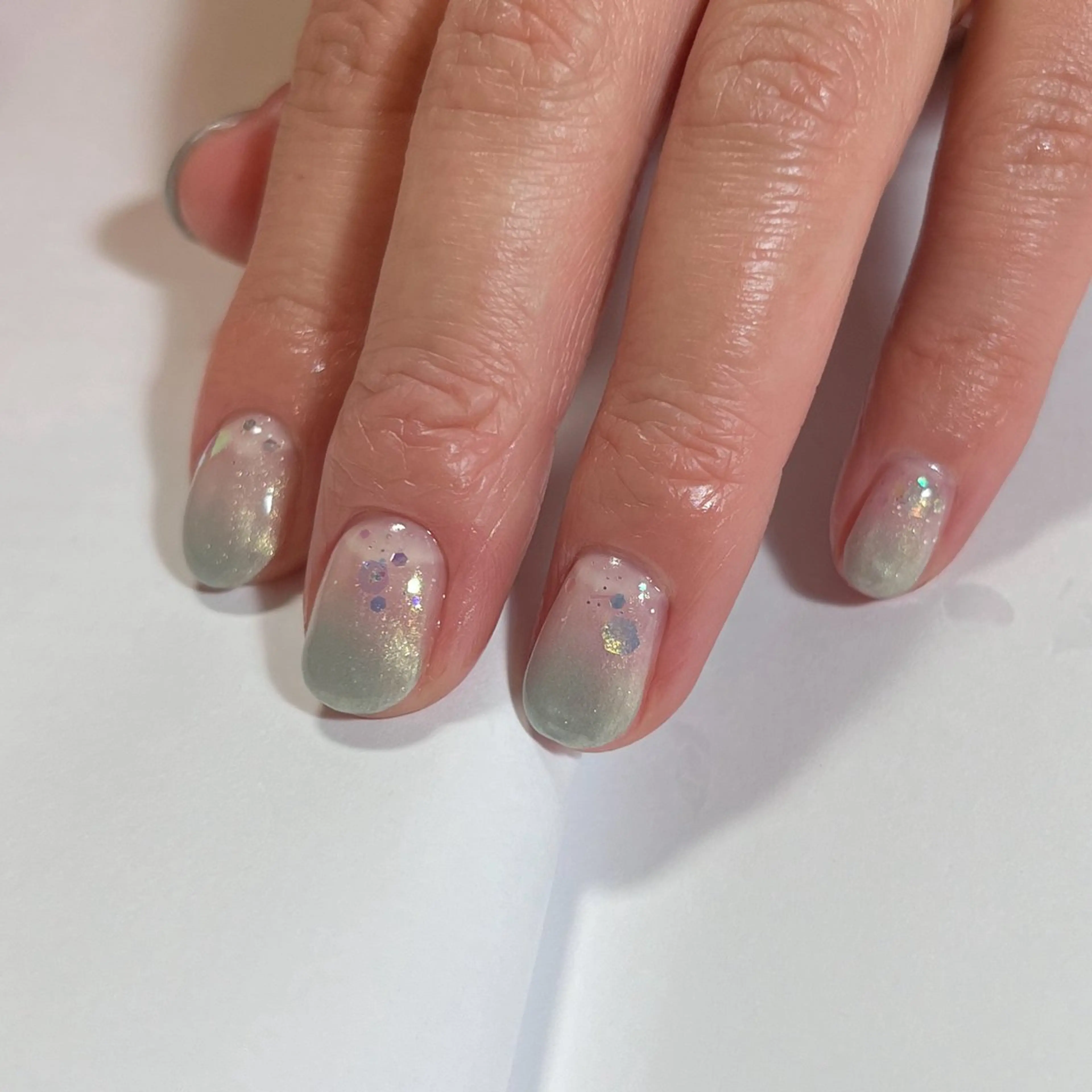 ネイル オーロラネイル グラデーション ラメ(グリッター) バレンタイン 冬ネイル pointillé .ayaのネイルデザイン