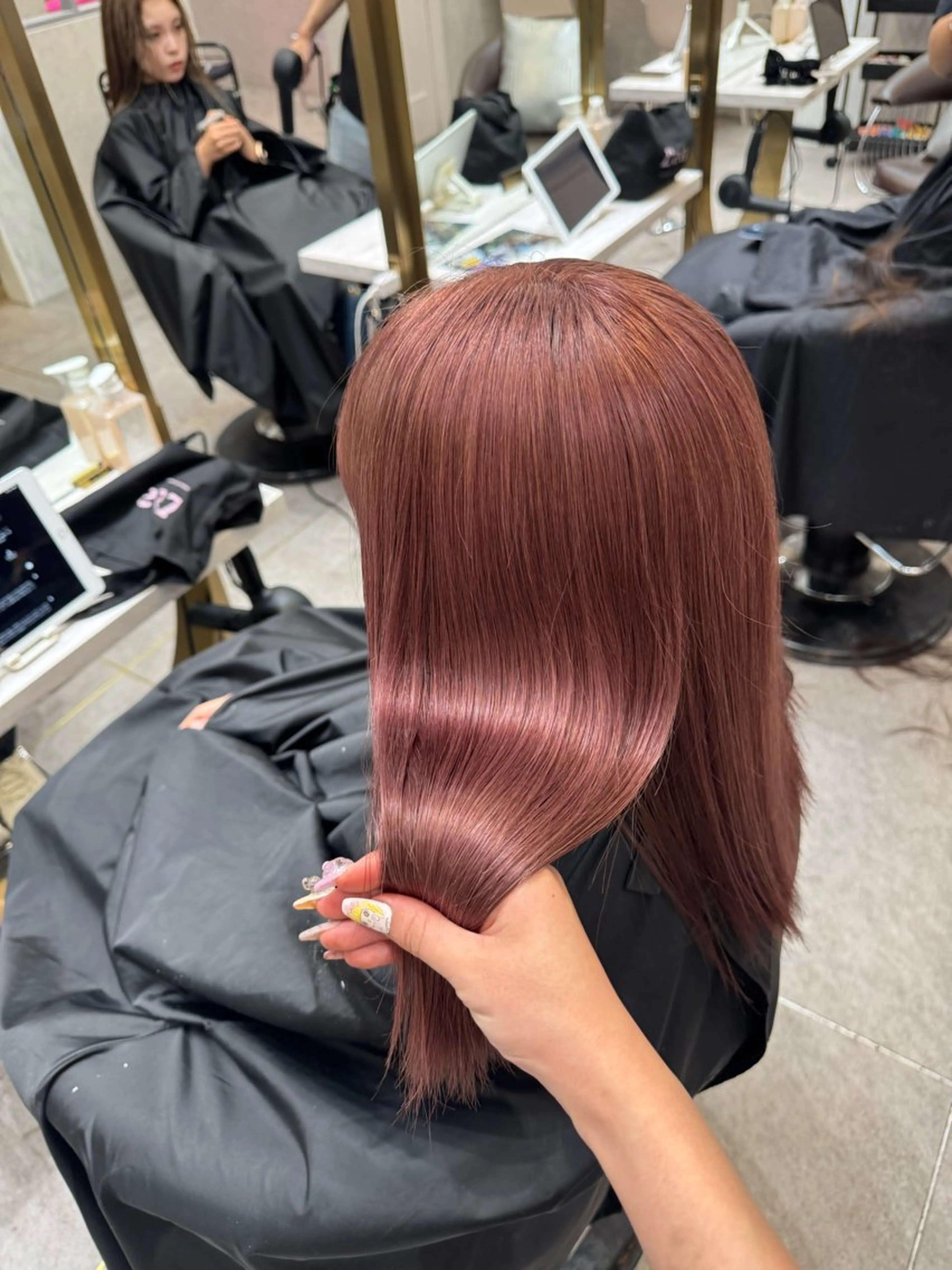 ミディアム karin ボブハイトーンのヘアスタイル