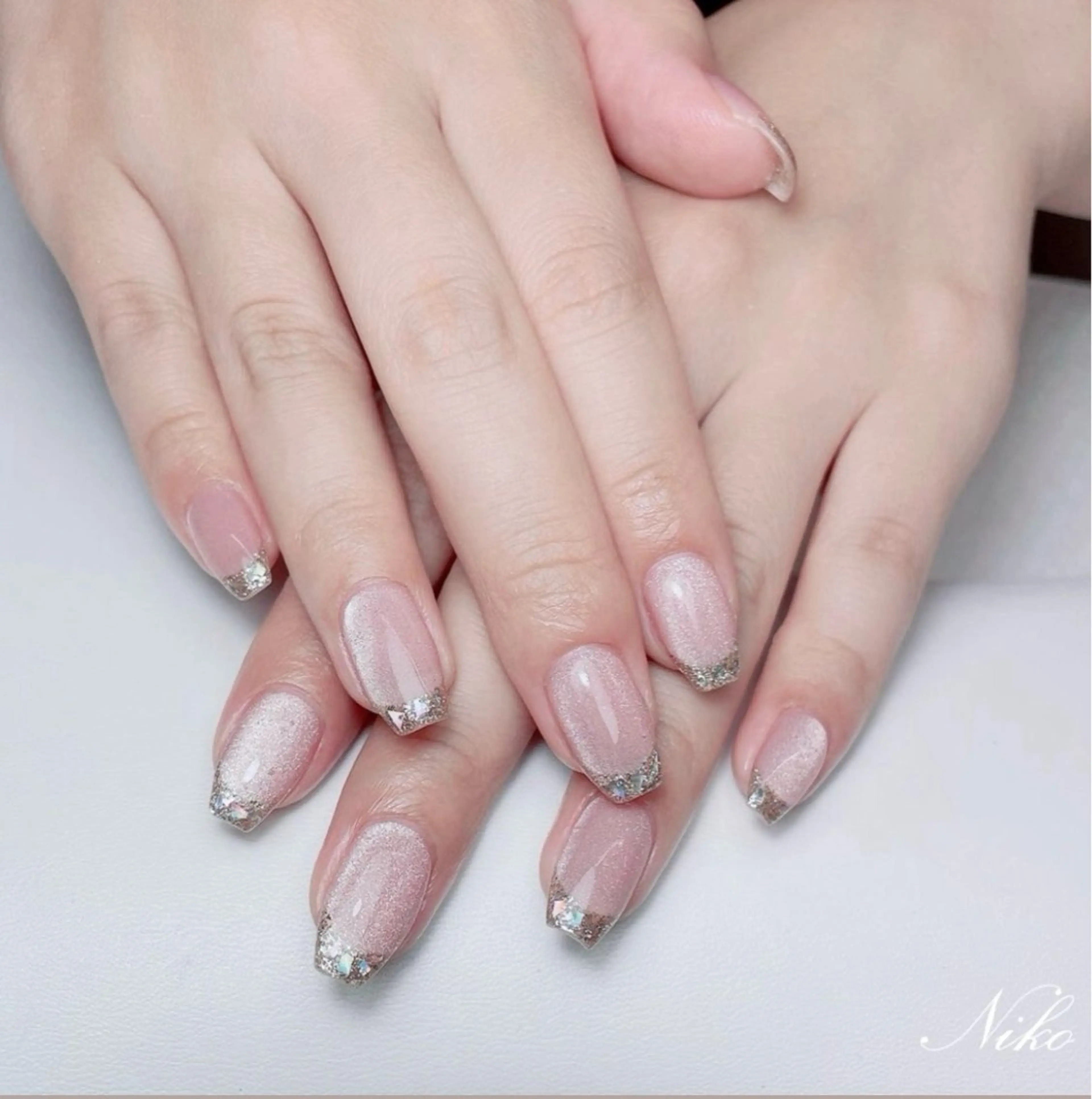 ネイル フレンチネイル ガラスフレンチ Niko Ayaのネイルデザイン