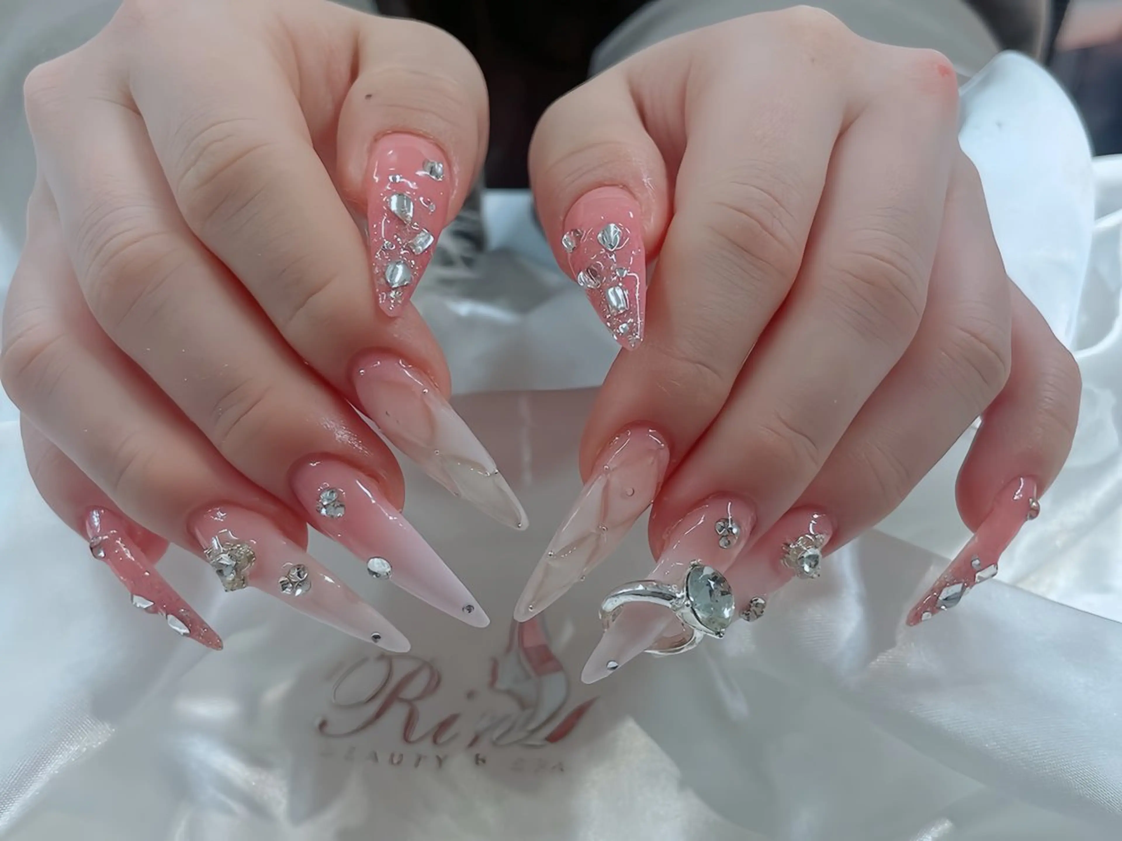 ネイル 成人式 ロングネイル ネイルチップ ハンドネイル Rin Nail 新大久保店のネイルデザイン