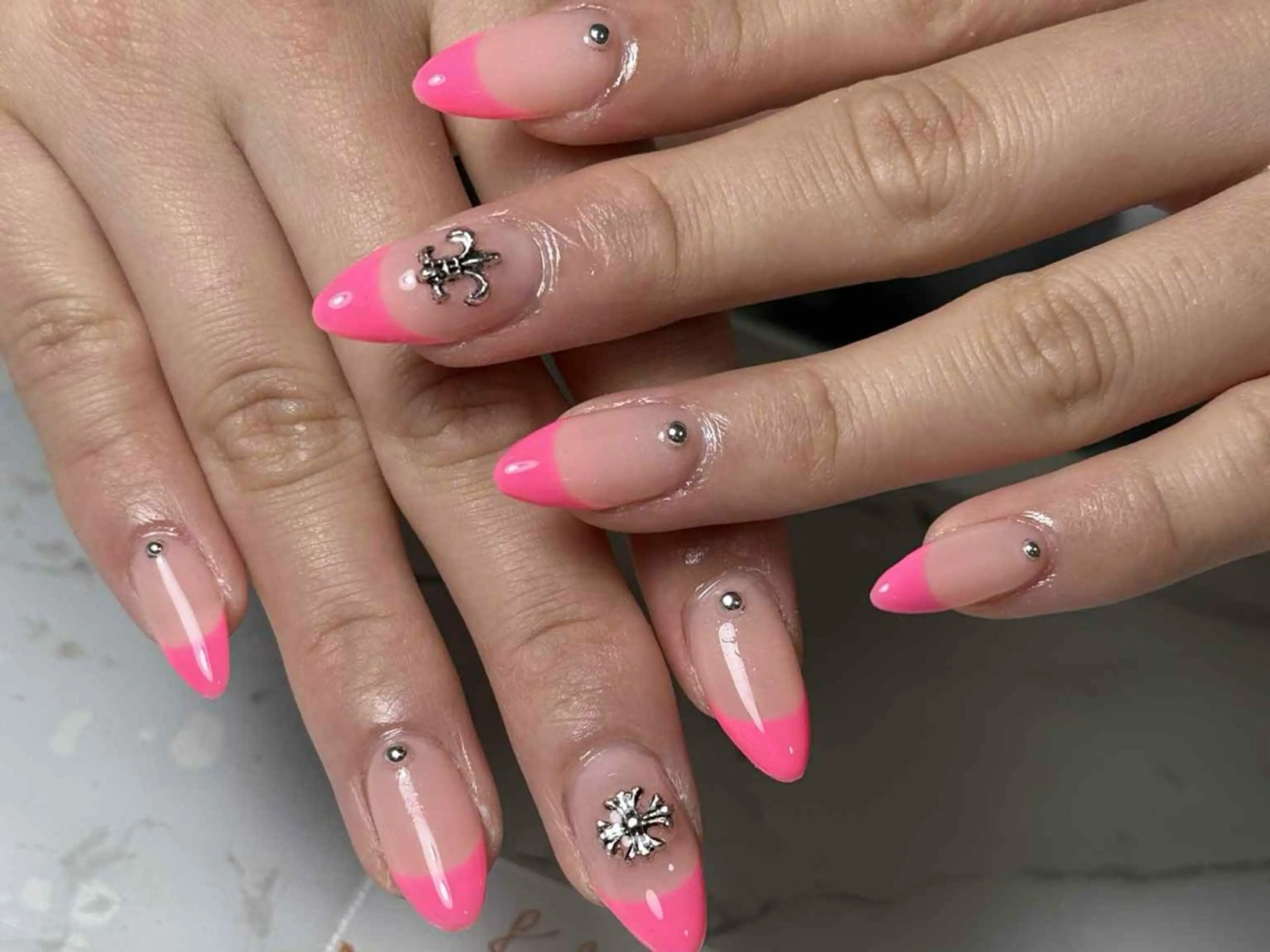 ネイル アートネイル フレンチネイル ジェルネイル グラデーション 韓国ネイル ハンドネイル ハンドケア さくら💮💮 【オフ無料】のネイルデザイン