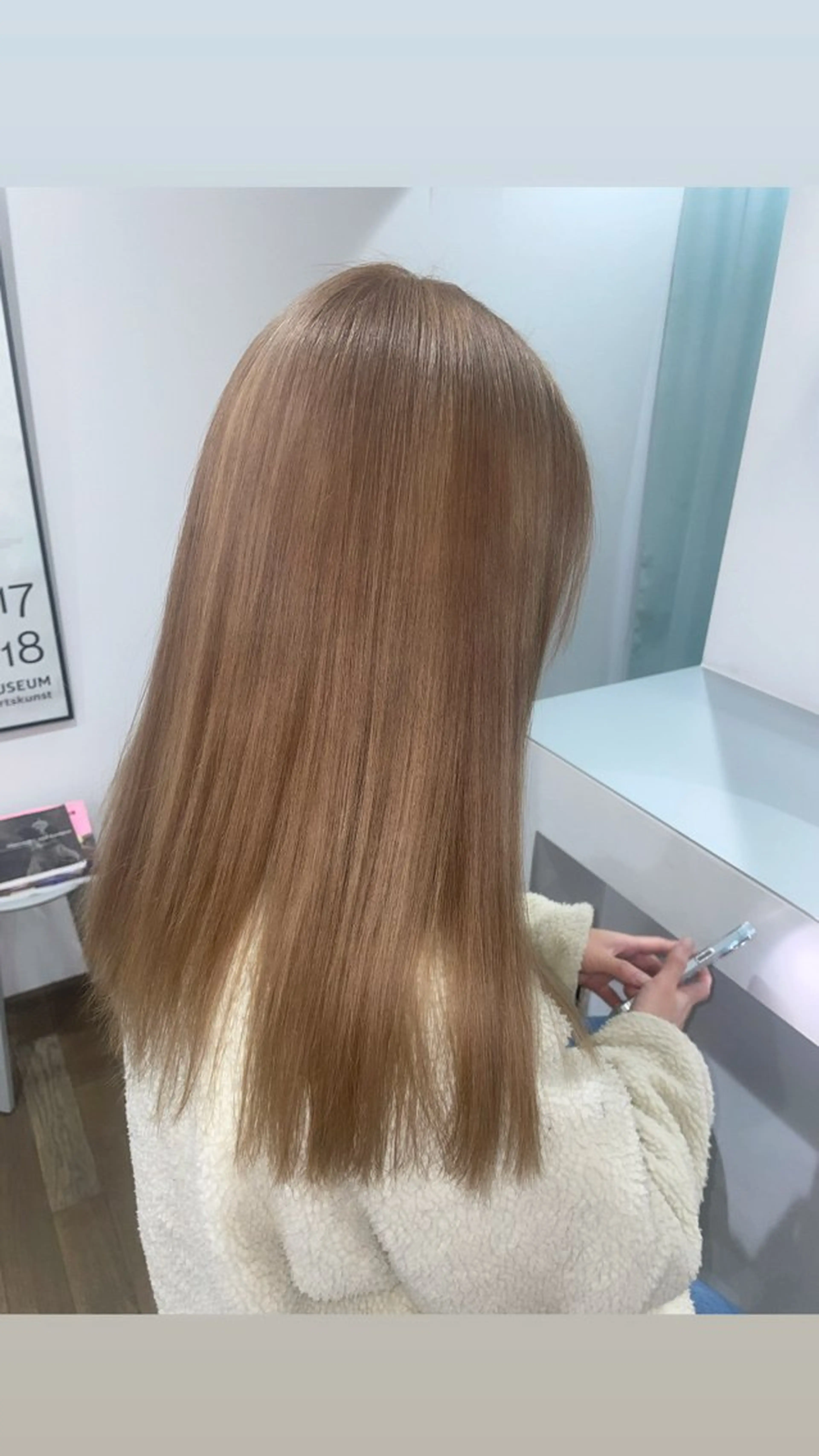 ロング カラー ベージュカラー 透明感カラー ミルクティーベージュ ヘアカラー lutz／ MIONのヘアスタイル