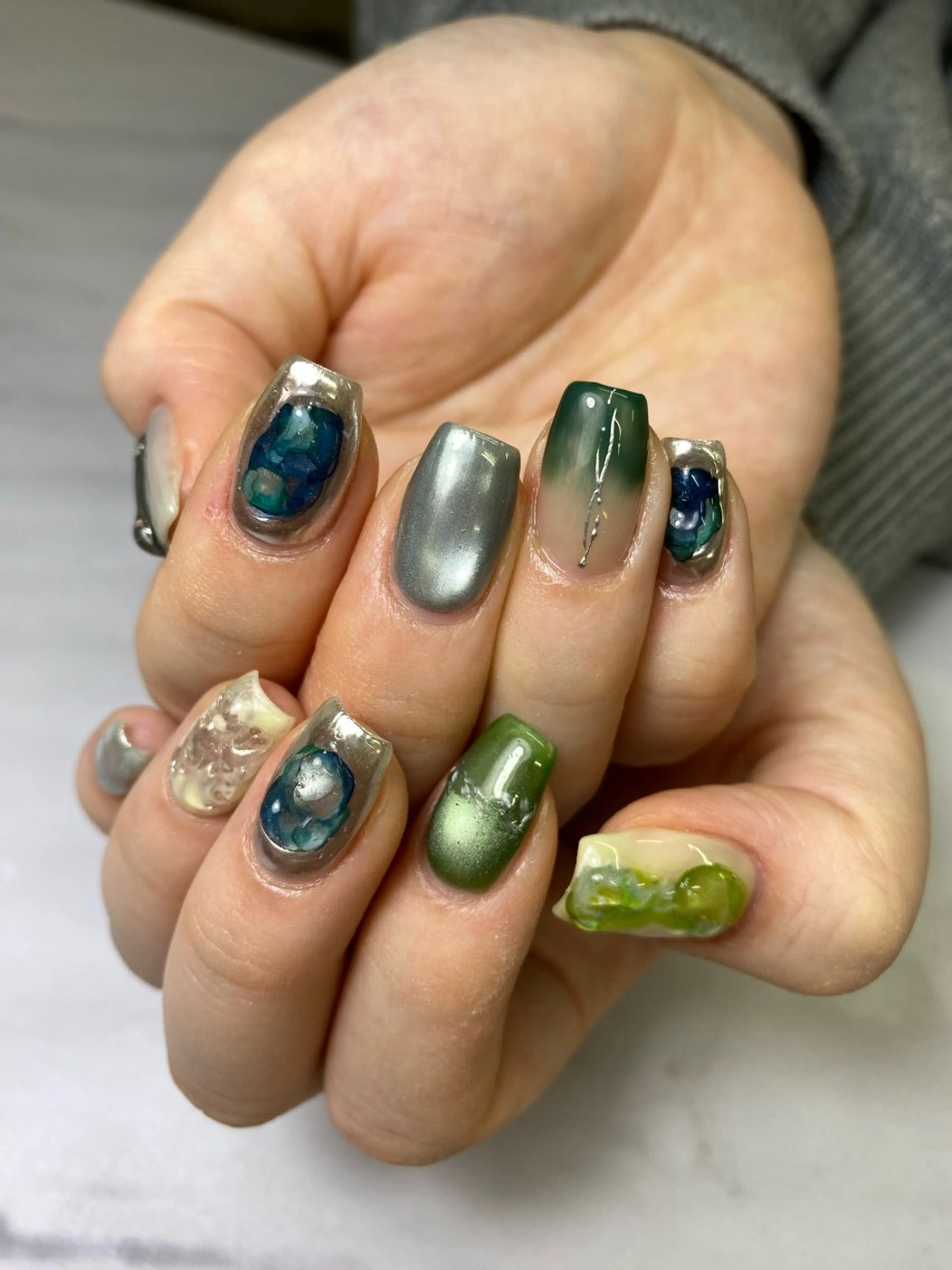 ネイル 成人式 フラッシュネイル フレンチネイル ガーリー キラキラネイル ハンドネイル 草加ニュアンスネイル 🌚hersのネイルデザイン