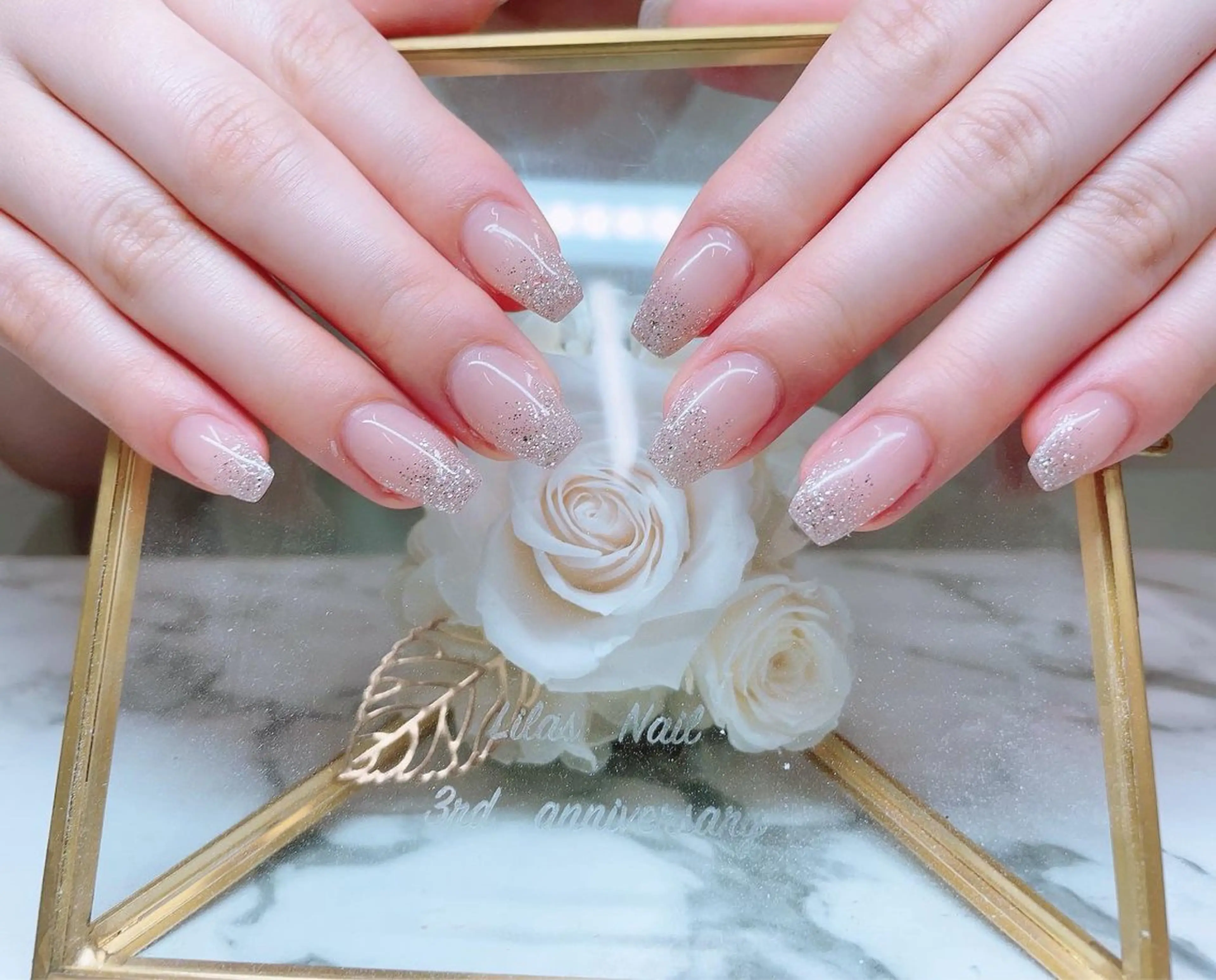 ネイル クリアネイル ジェルネイル グラデーション ハードジェル キラキラネイル Lilas Nailのネイルデザイン