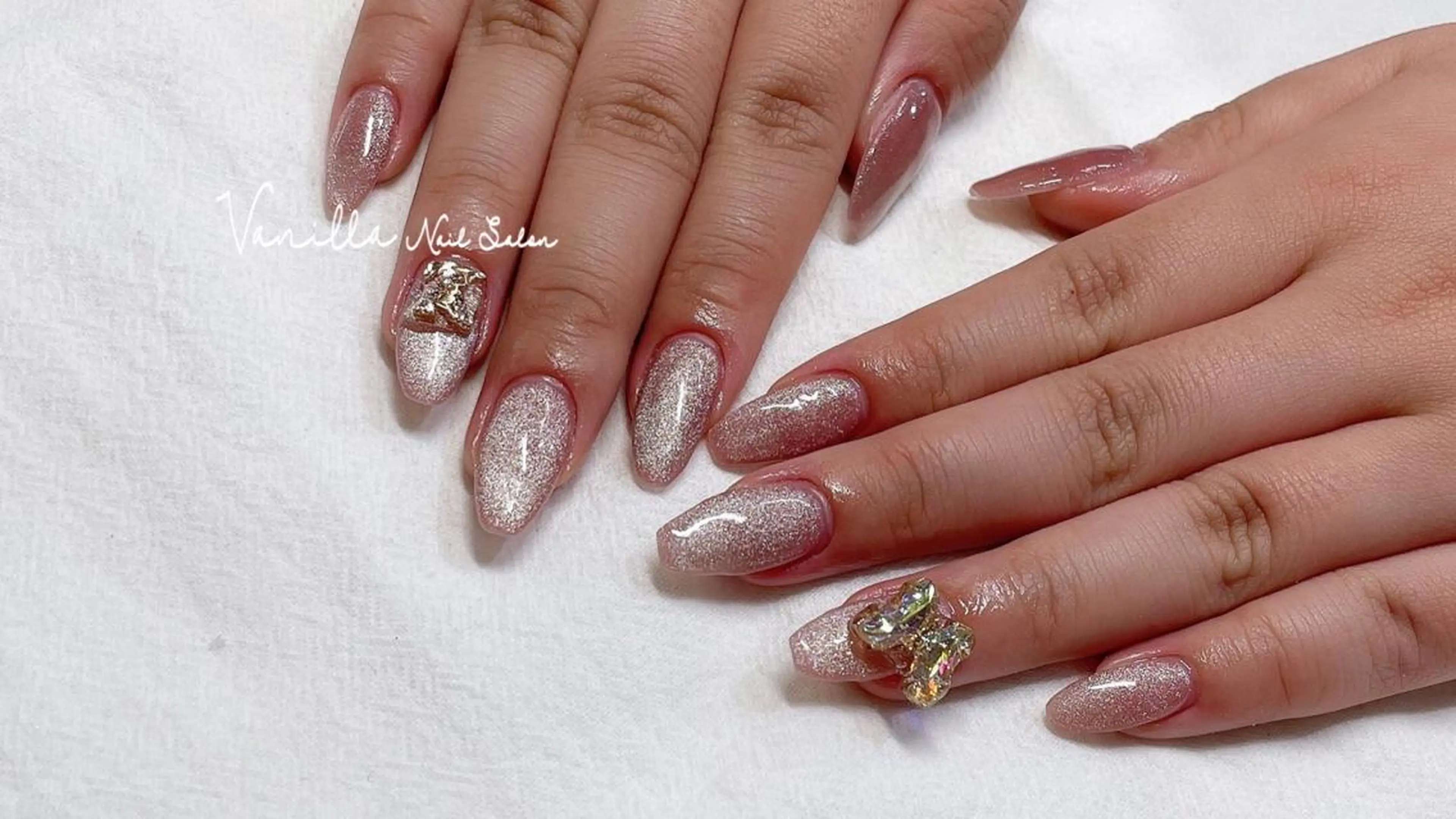 ネイル マグネットネイル ストーンネイル Vanilla nail salonのネイルデザイン