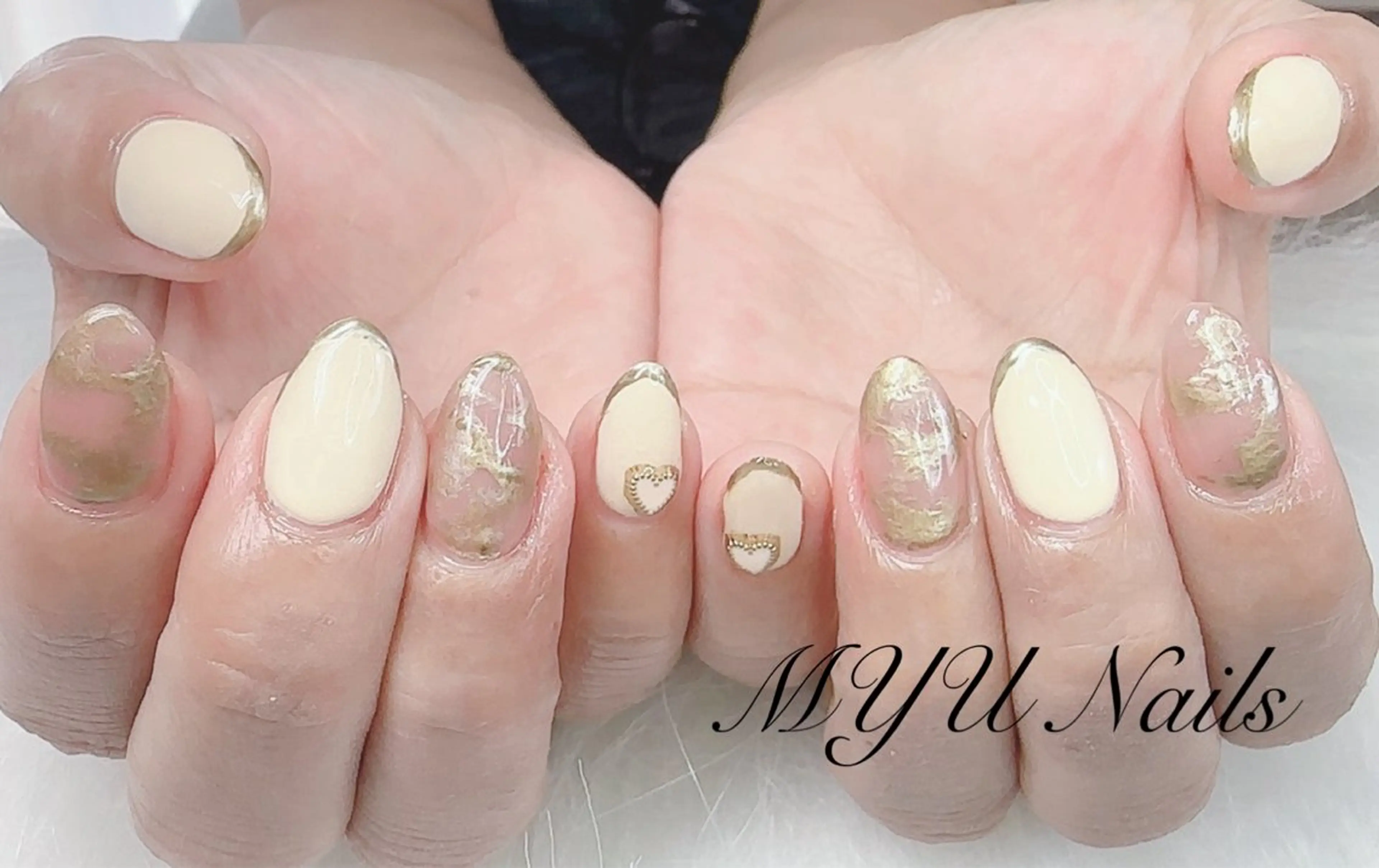 ネイル ジェルネイル ゴールド 持ち込み ニュアンスネイル ワンカラーネイル ハンドネイル ニュアンスネイル🌈 MYU Nailsのネイルデザイン