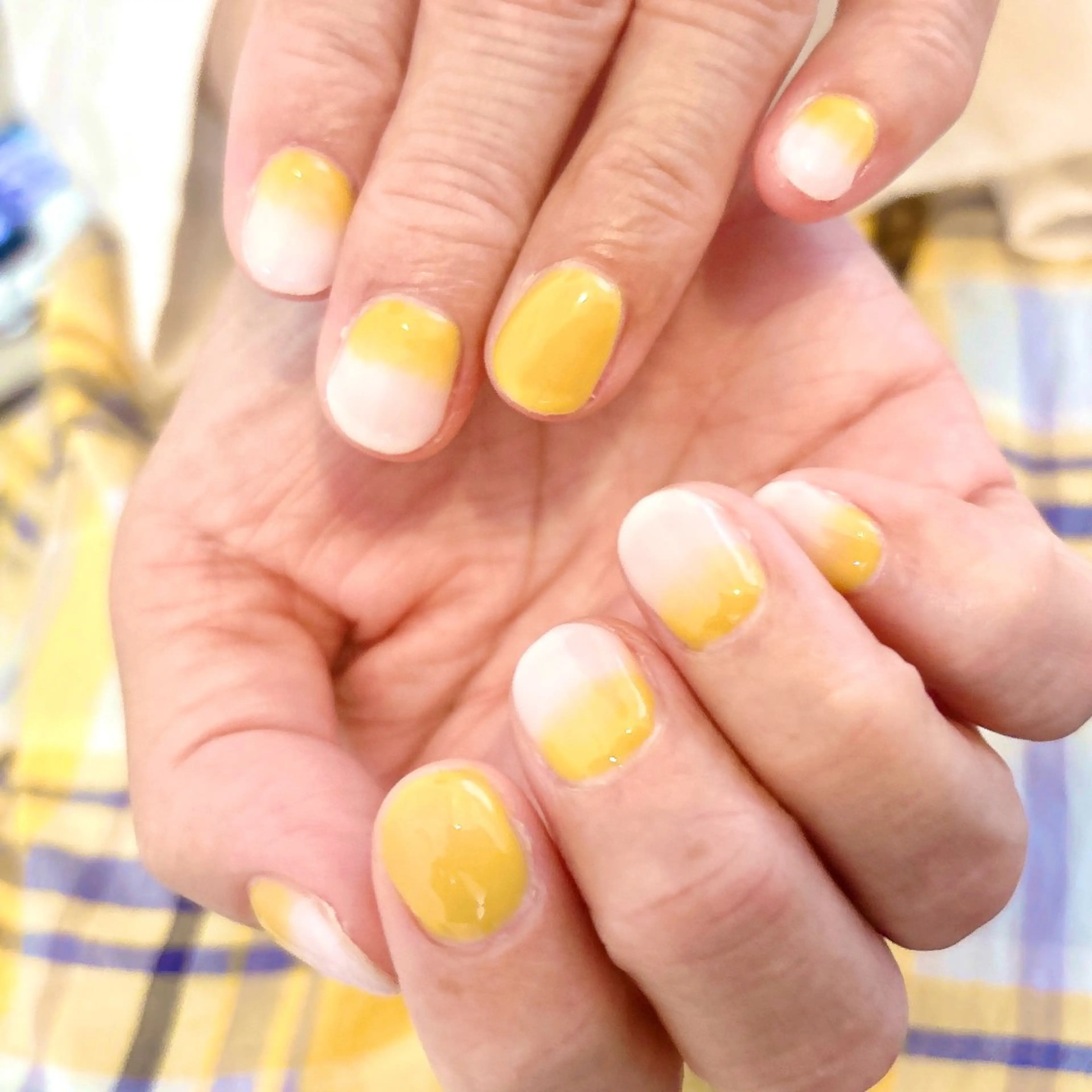 ネイル 黄色 ハンドネイル ハンドケア MYu Beauty Salon  MAIのネイルデザイン