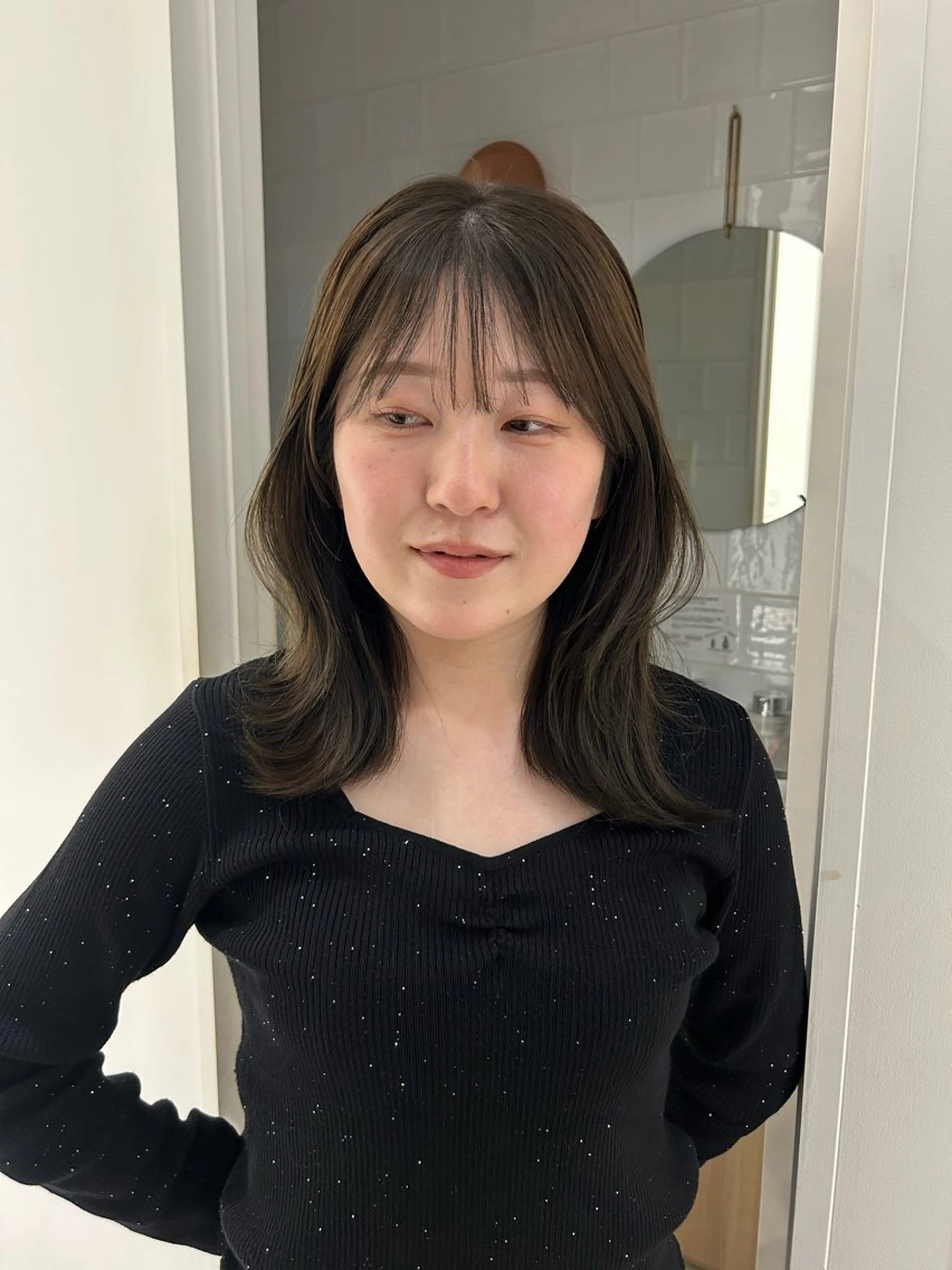 ミディアム カラー ベージュカラー 透明感カラー オリーブベージュ カット ヘアカラー オリーブベージュ/ ブリーチなし透明感のヘアスタイル