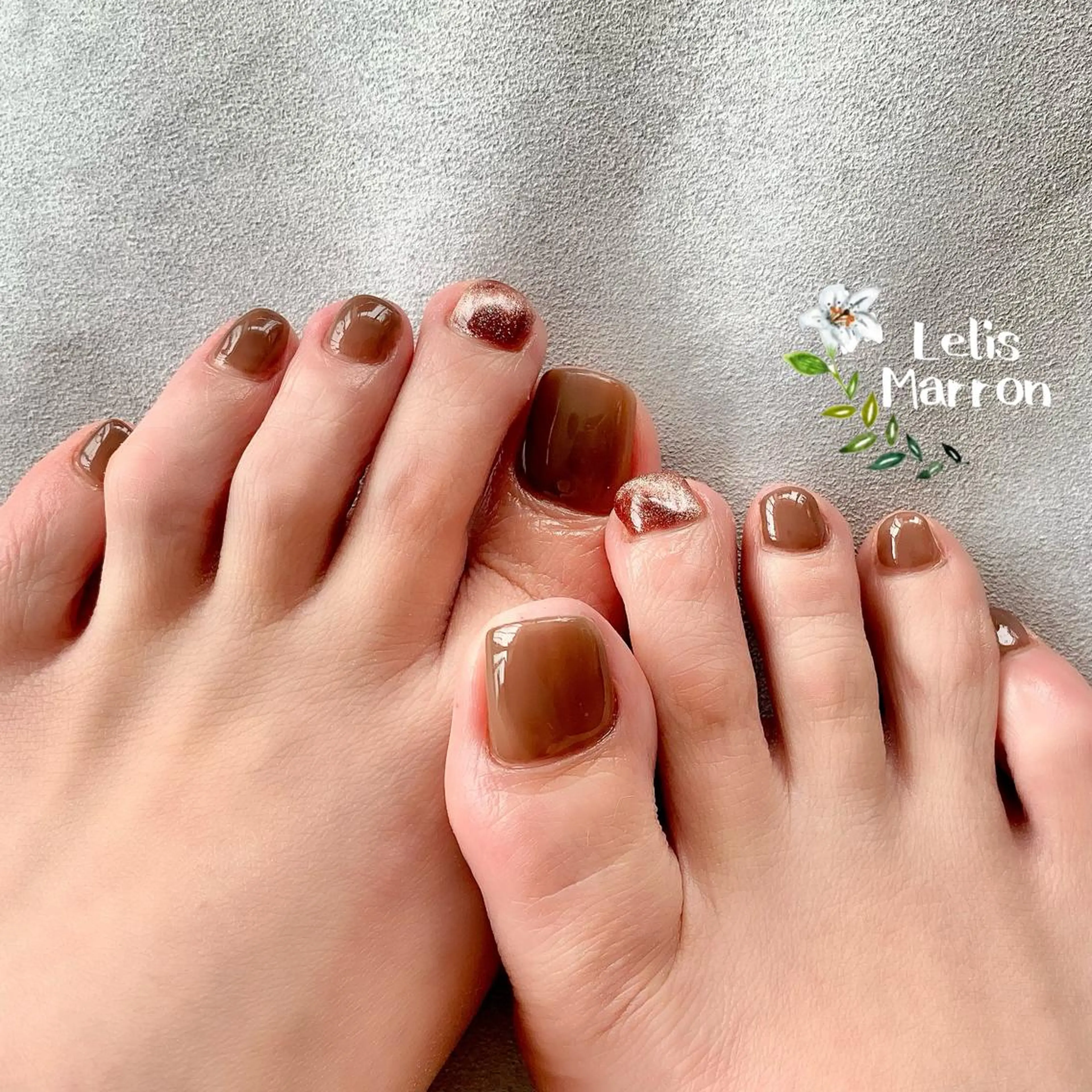 ネイル ブラウン フットネイル マグネットネイル ワンカラーネイル フットネイル 岸 侑李のネイルデザイン