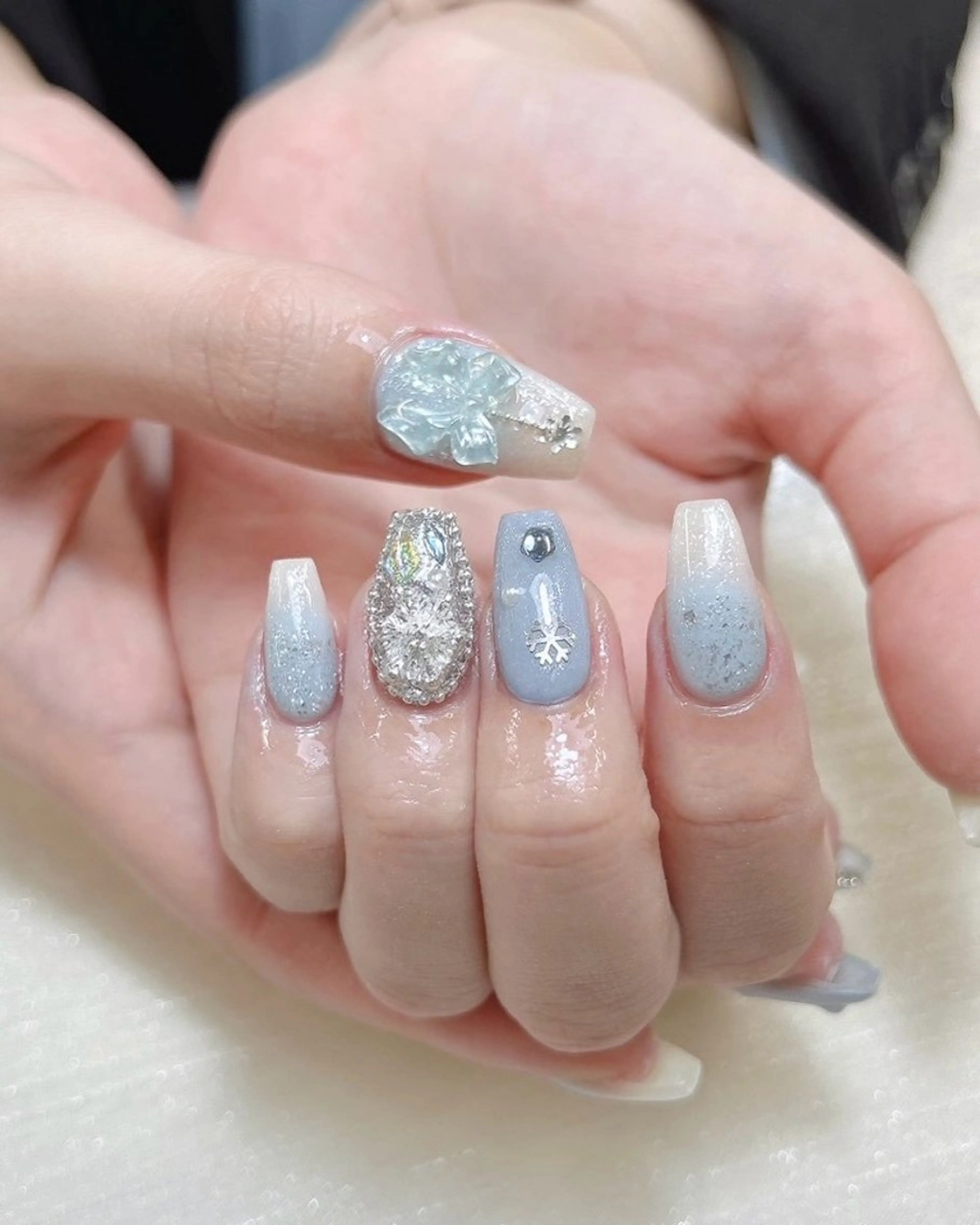 ネイル チークネイル フレンチネイル ハート キラキラネイル 韓国ネイル ハンドネイル Speraネイル 大宮店🎀のネイルデザイン