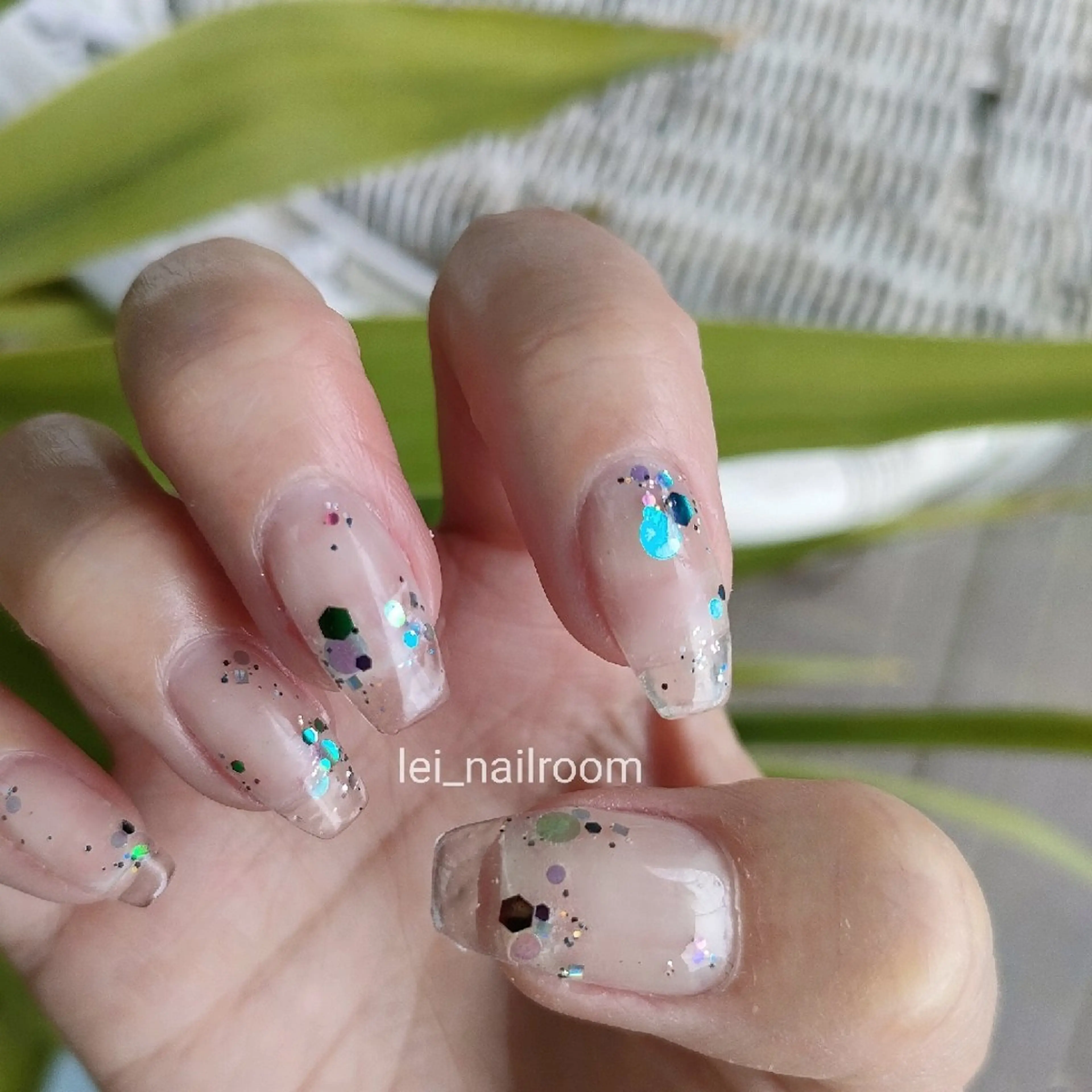 ネイル クリアネイル 長さ出し ホログラムネイル ネイルチップ lei🌼 nailroomのネイルデザイン
