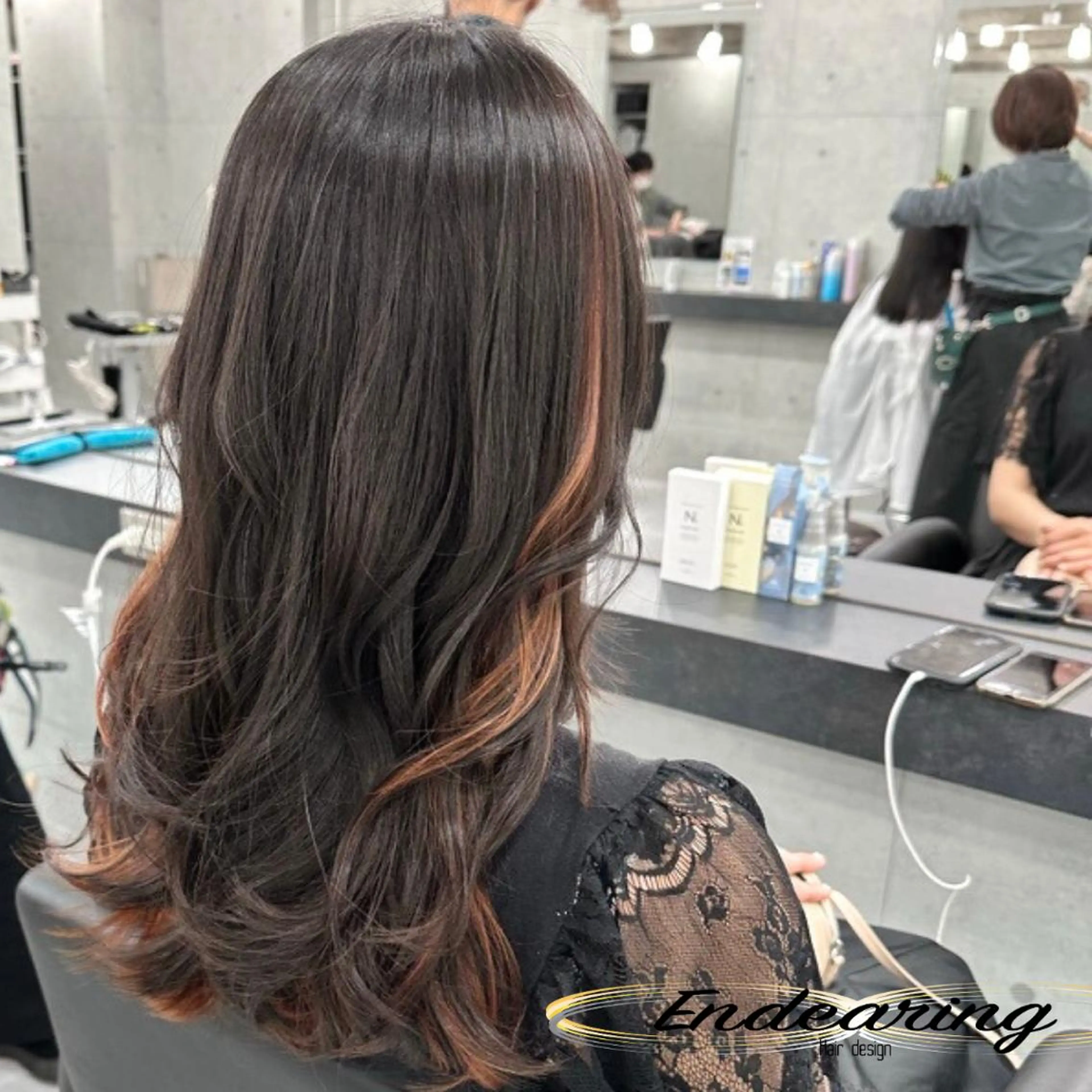 ロング カラー ロングレイヤー 黒髪 インナーカラー レイヤーカット ロング カット ヘアカラー Endearing 銀座/レイヤーカットのヘアスタイル