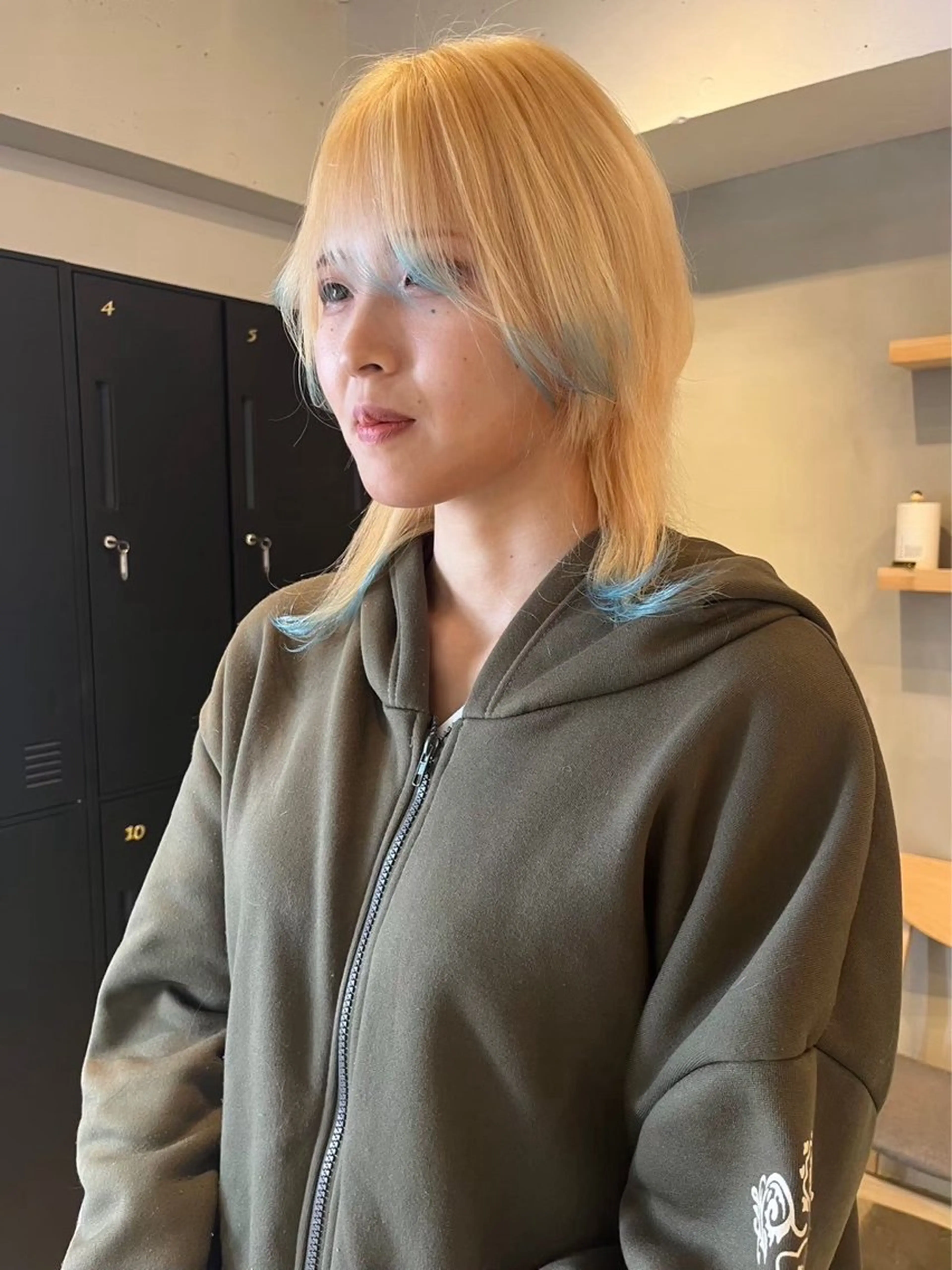 ショート カラー ヘアカラー トリートメント 🧤高明度ハイトーン 🧤莉音のヘアスタイル