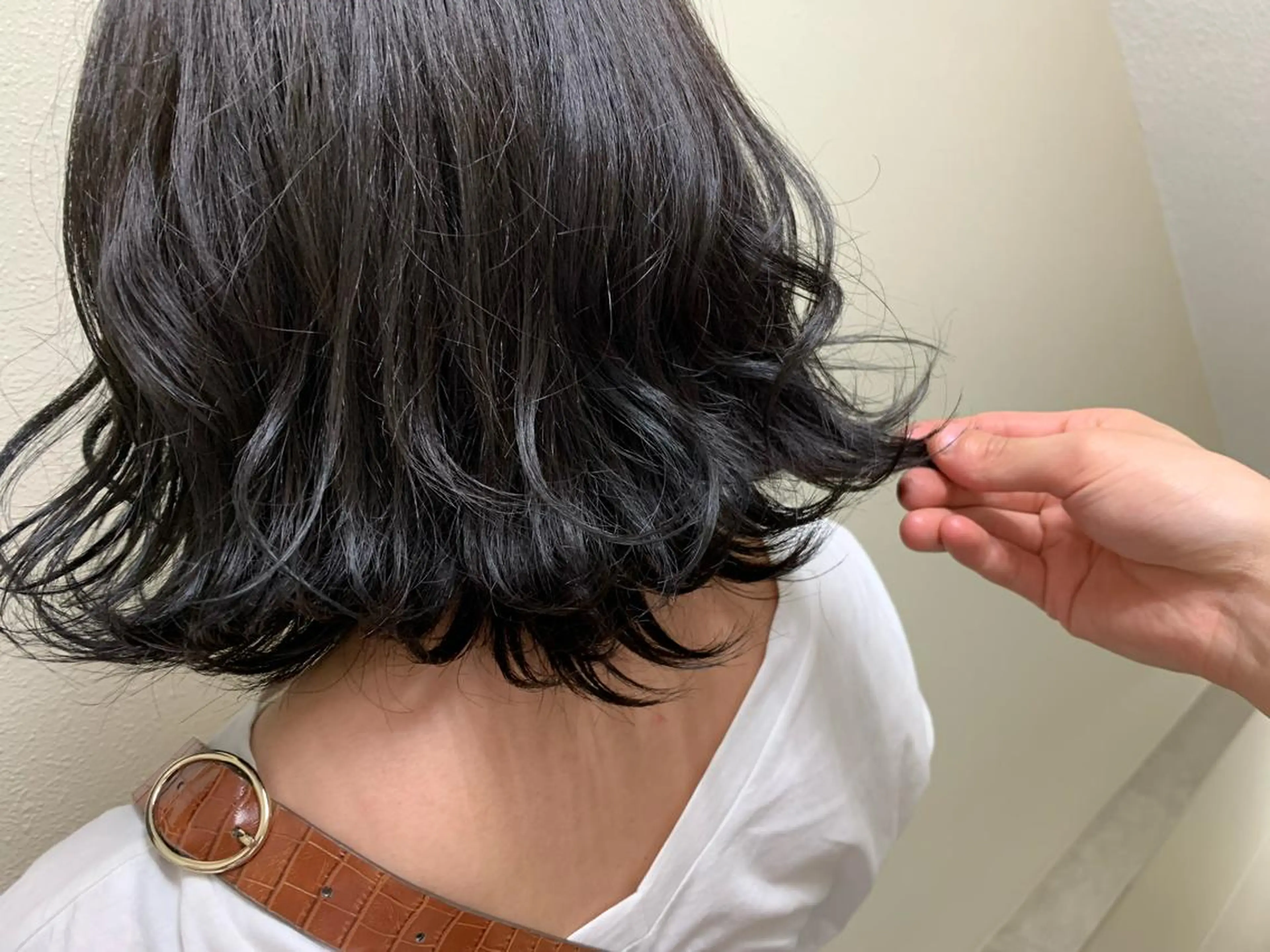 ショート カラー パーマ ヘアアレンジ メンズ キッズ ネイル マツエク・マツパ 切りっぱなしヘアボブ ミディアムヘアRYOのヘアスタイル