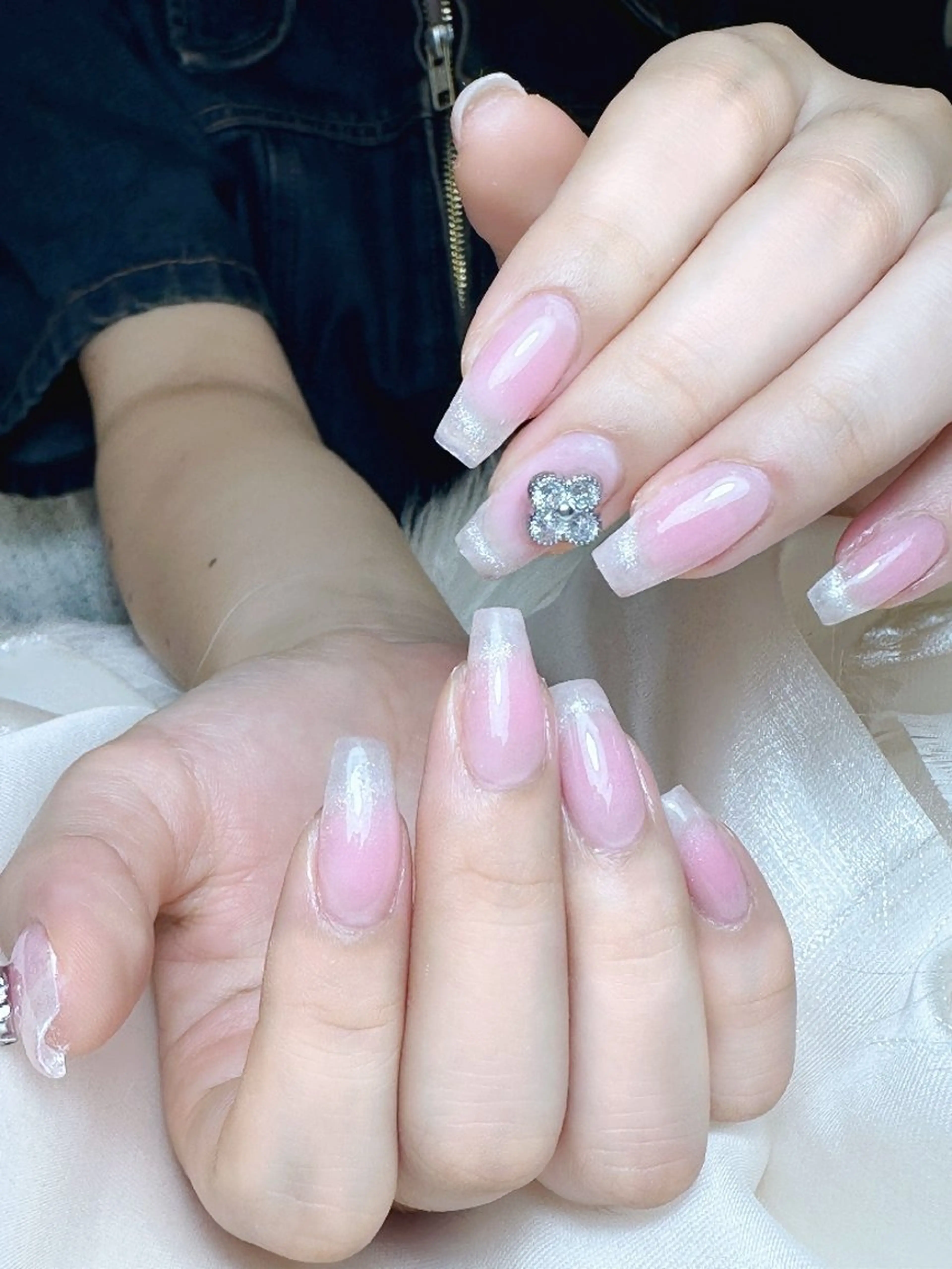 ネイル チークネイル フレンチネイル マグネットネイル マグネットフレンチ Ayumi.ネイルサロン所属・🍁Ayumi 💐 Nailsのネイルデザイン