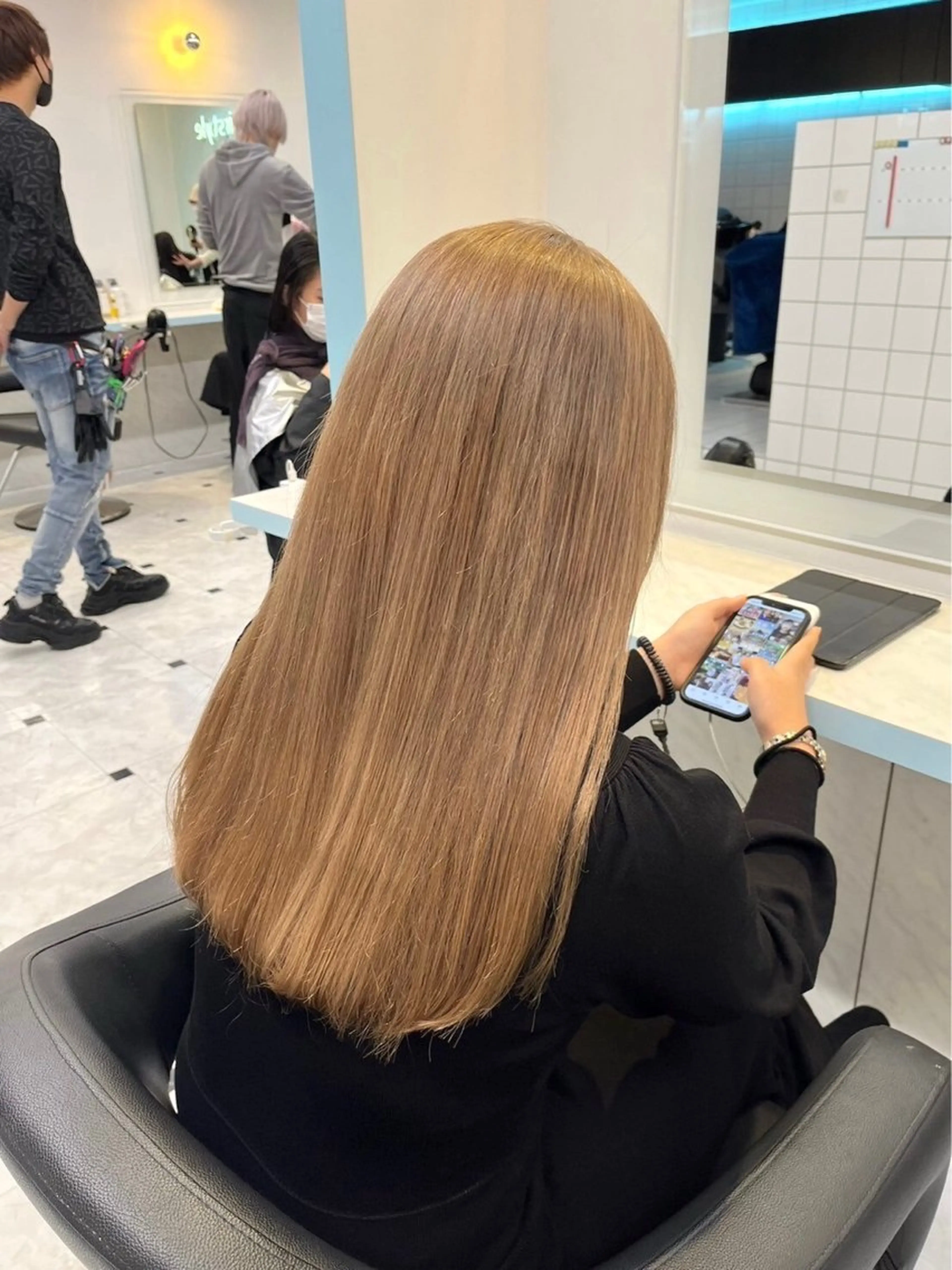 セミロング カラー ハイトーン/ベージュ デザイン/りくとのヘアスタイル