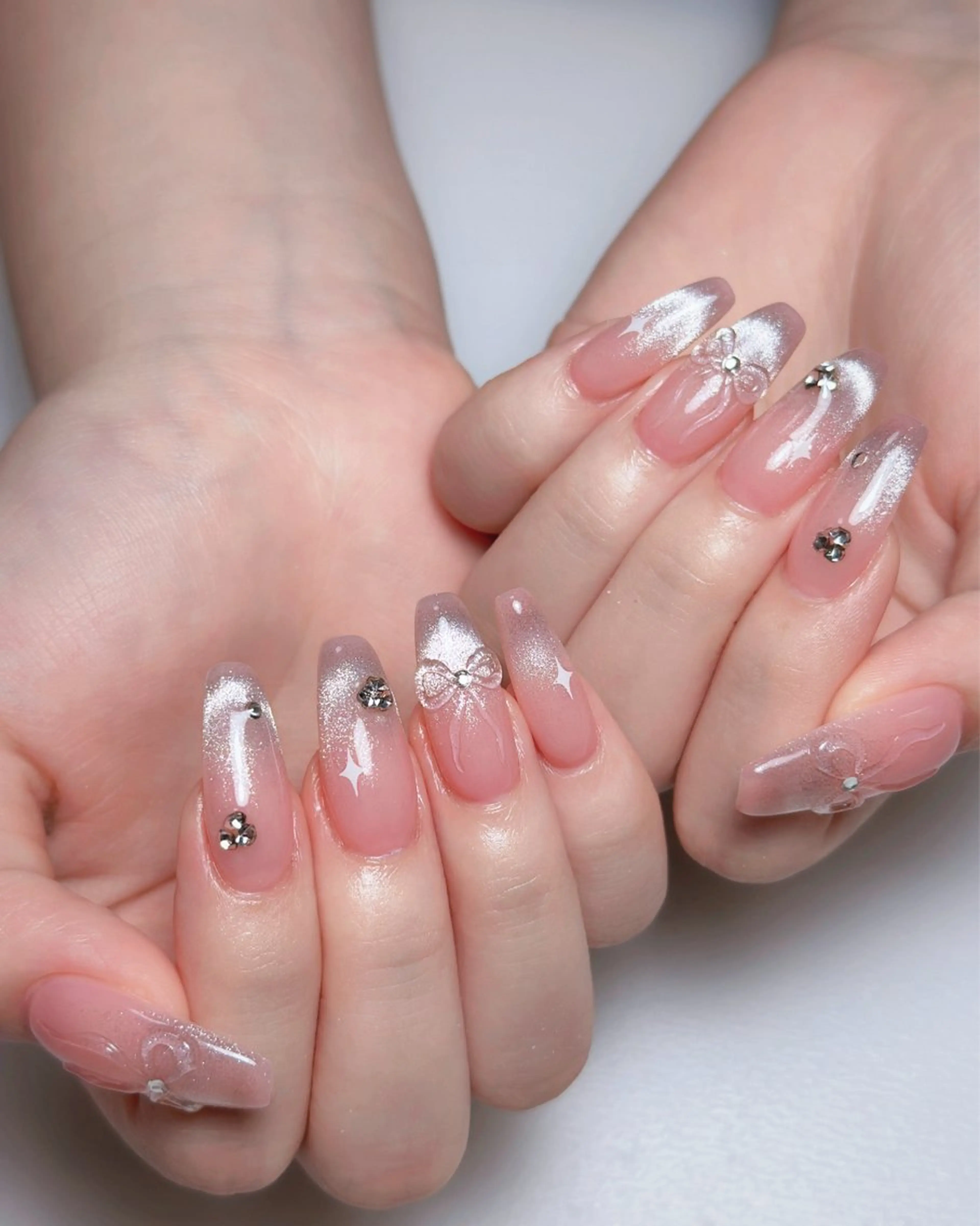 ネイル オーロラネイル 長さ出し フットネイル ラメ(グリッター) ラメグラデーション ハンドネイル 👍thumbs up nail👍のネイルデザイン