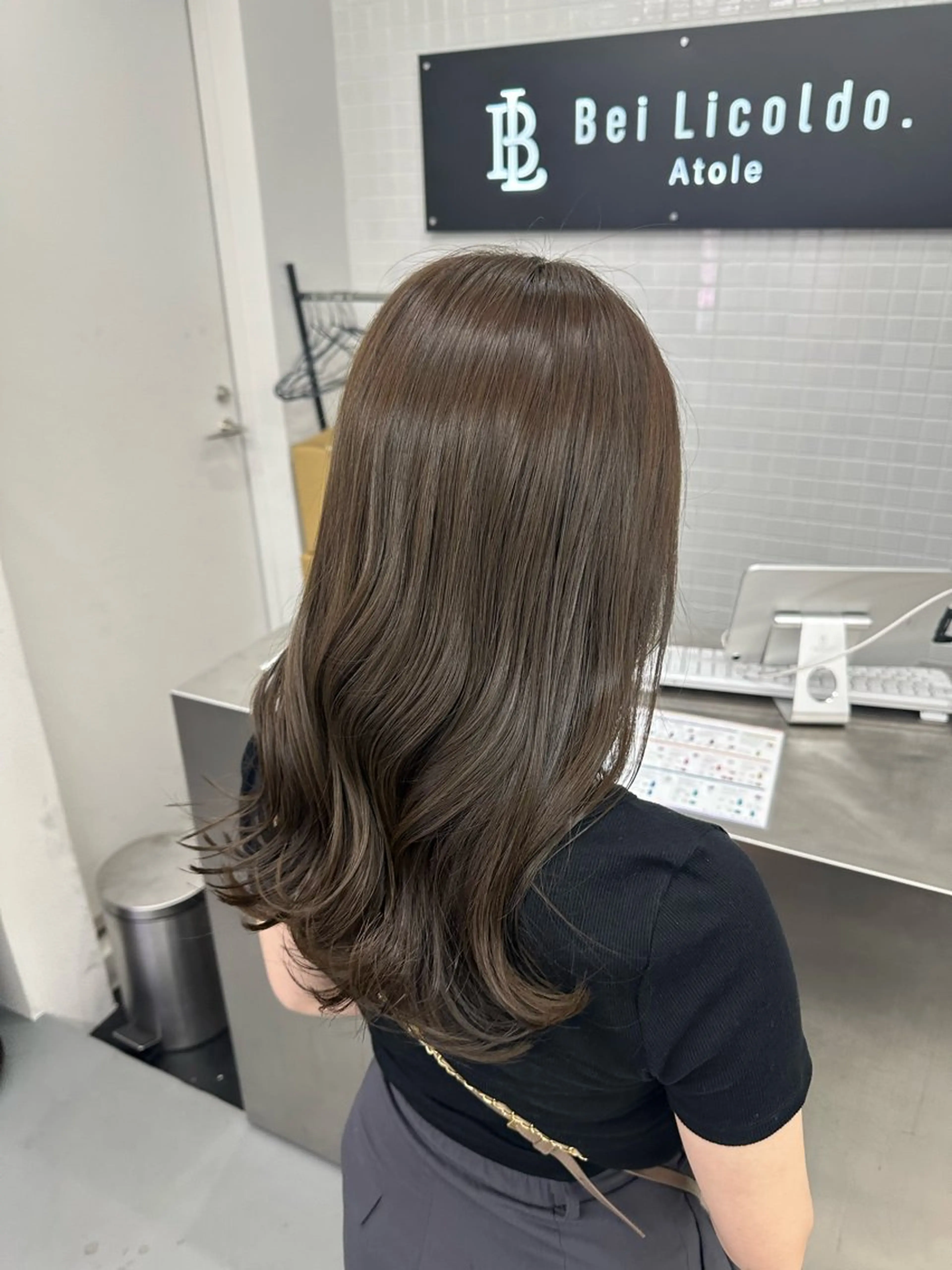セミロング カラー カット ヘアカラー トリートメント 古田 昂也のヘアスタイル
