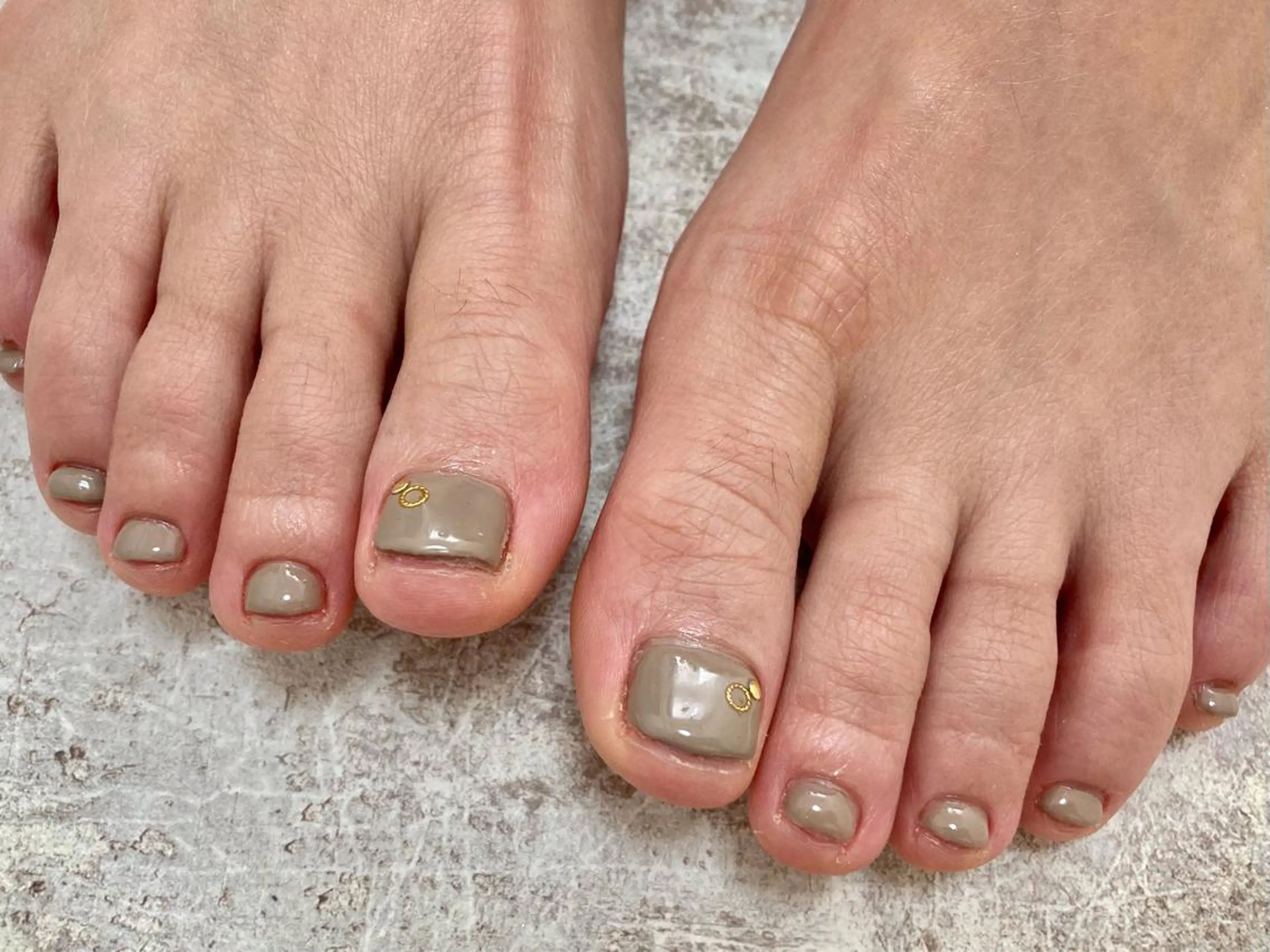 ネイル ワンカラーネイル フットネイル mogunail &blowのネイルデザイン