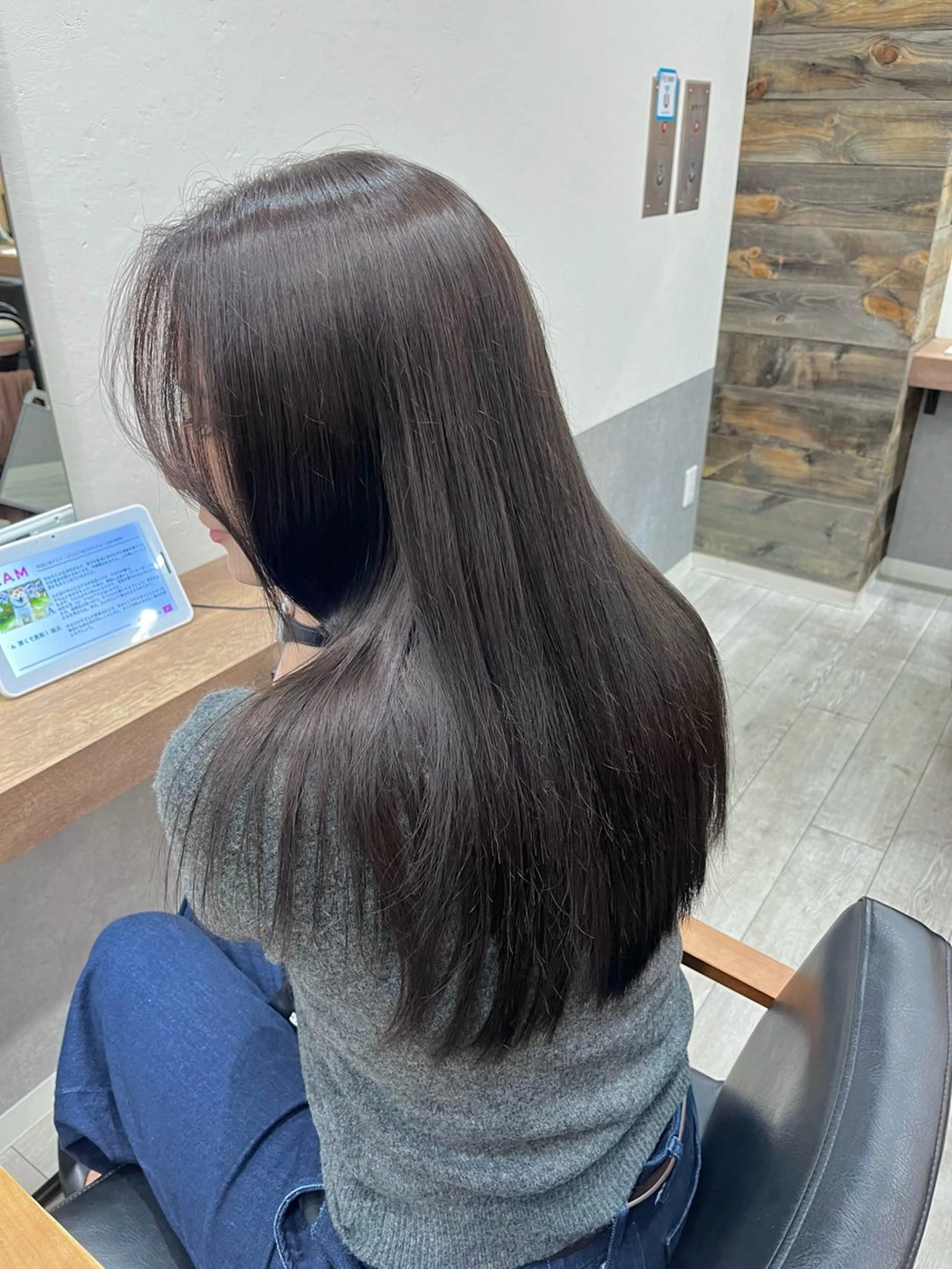 ロング カラー ショコラグレージュ 透明感カラー グレージュ ヘアカラー アイバ シュンのヘアスタイル