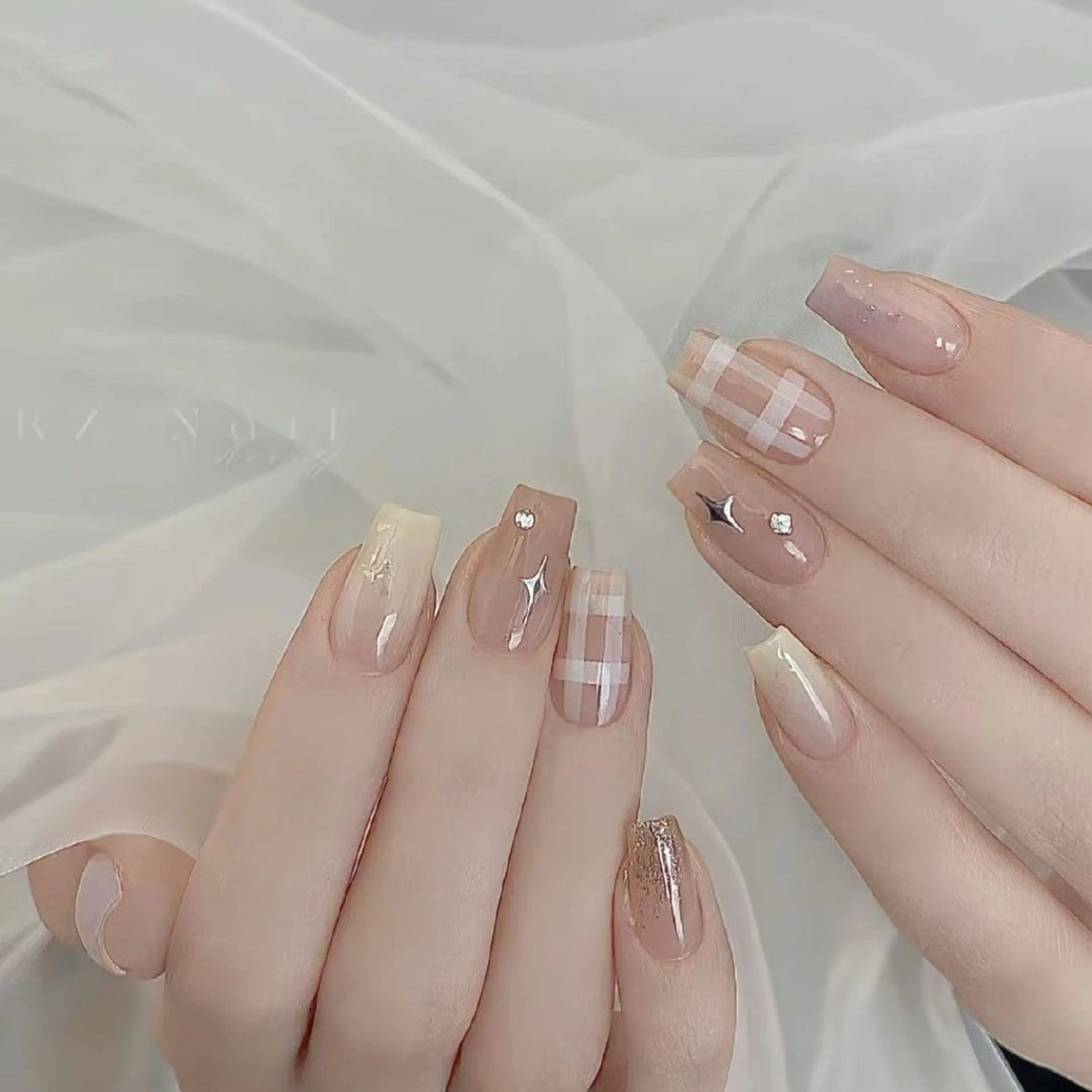 ネイル 長さ出し フレンチネイル グラデーション 卒業式 マグネットネイル ハンドネイル MIHANA NAILのネイルデザイン