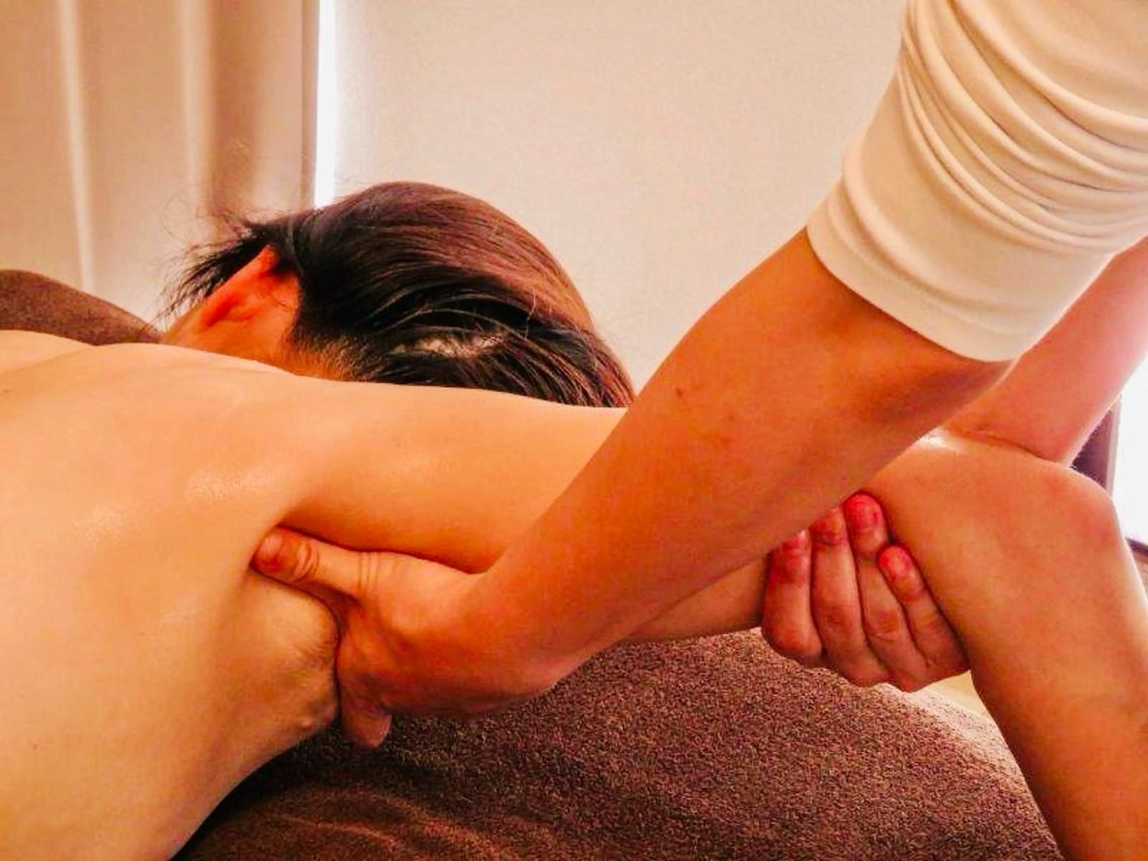 【和漢オイルマッサージ】背面上半身リンパマッサージ30分の写真