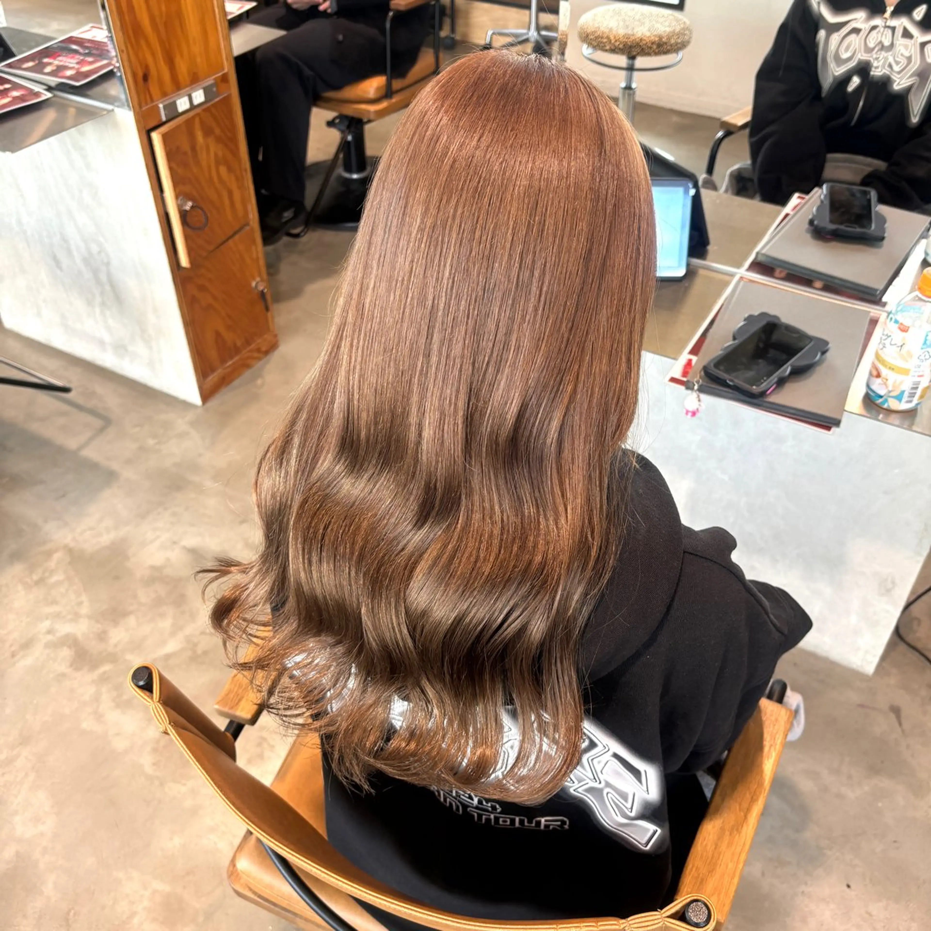 ロング カラー ベージュカラー ミルクティーベージュ ヘアカラー 小木曽 里華のヘアスタイル