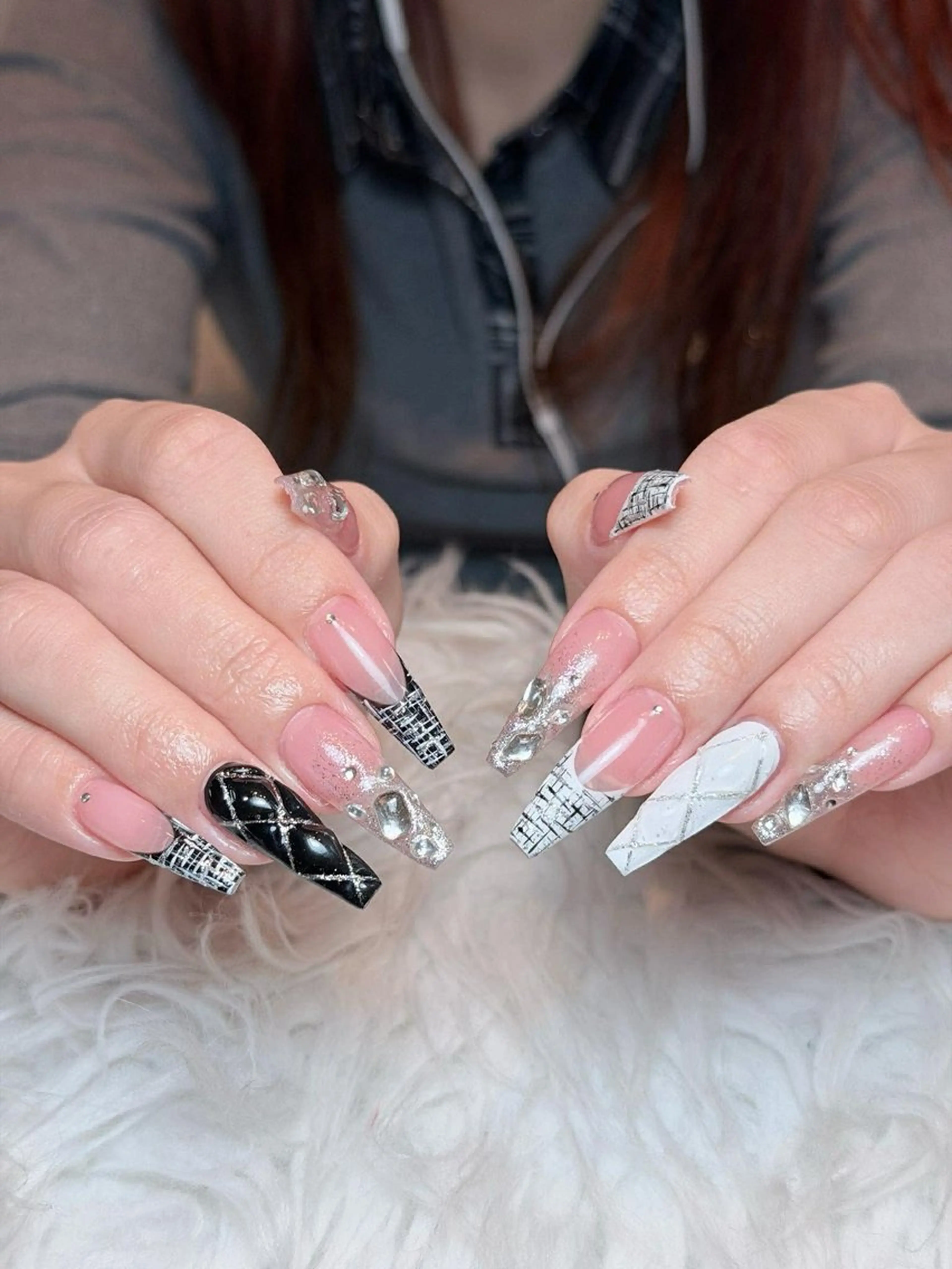 ネイル チークネイル ドット フレンチネイル グラデーション ハート ハンドネイル Julli NailStudioのネイルデザイン