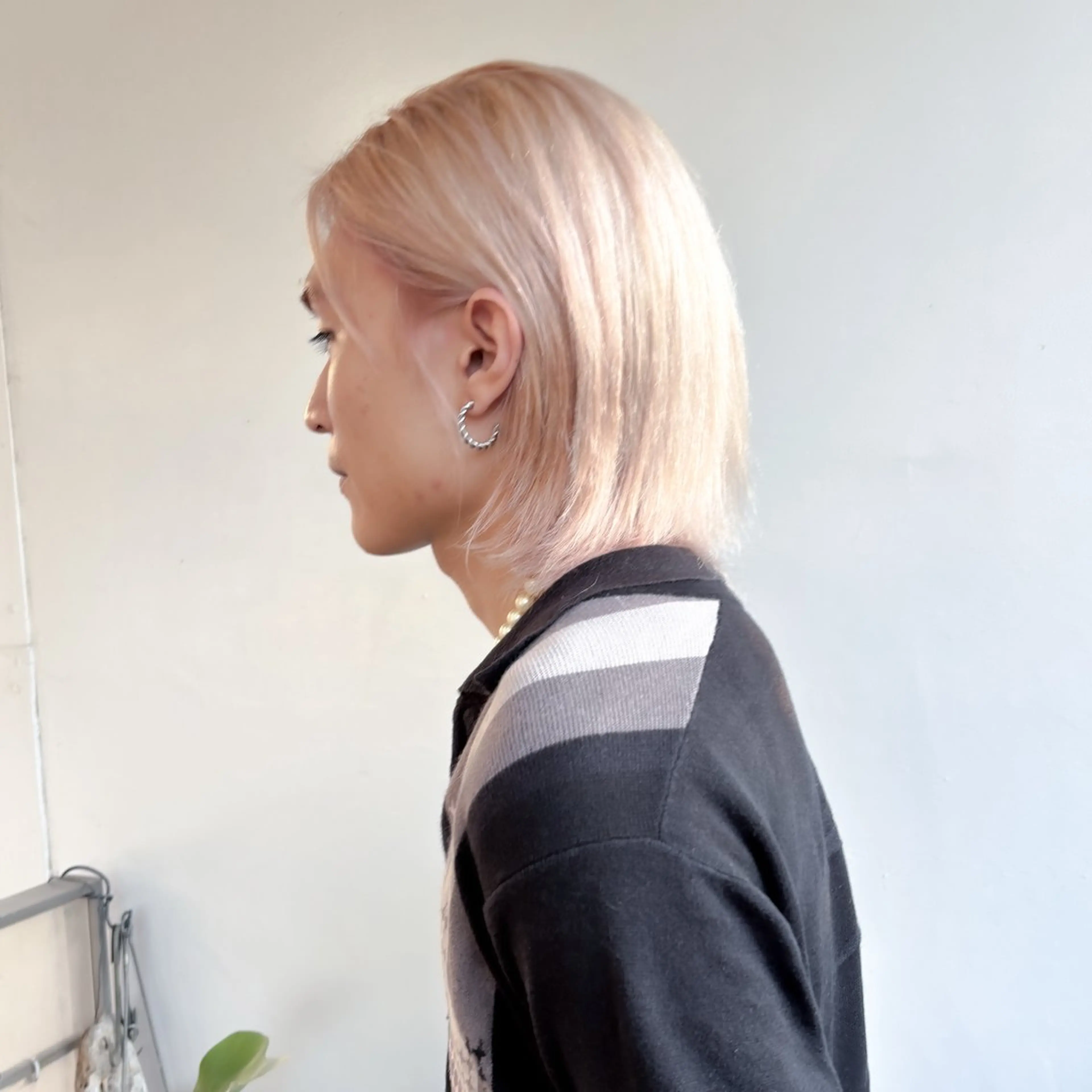 ミディアム カラー メンズ メンズブリーチ ブリーチ 抜きっぱなしブロンド 艶カラー🫧 猿渡 響のヘアスタイル