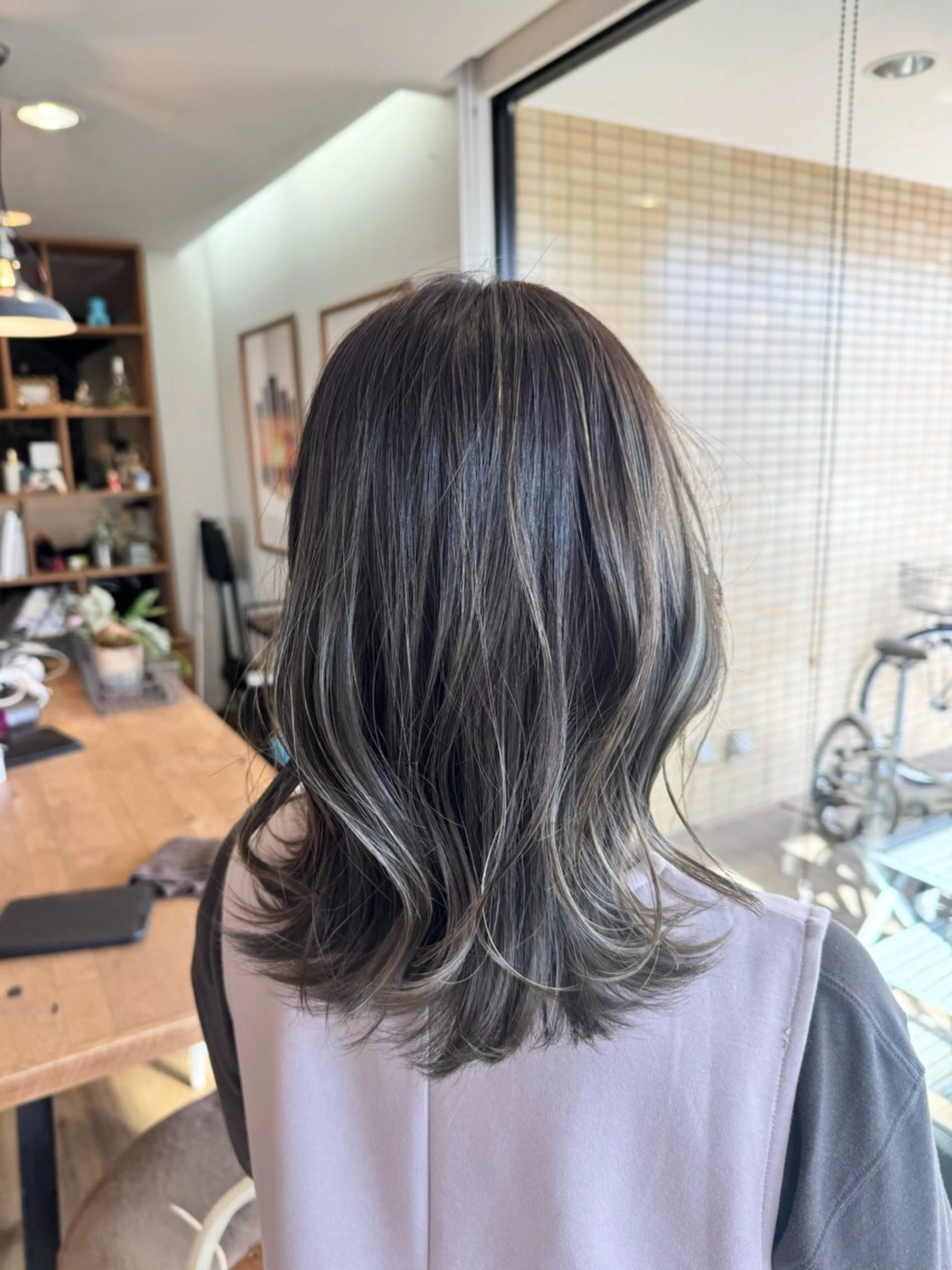 セミロング カラー ベージュカラー ヘアカラー トリートメント ツキダテ ユイのヘアスタイル