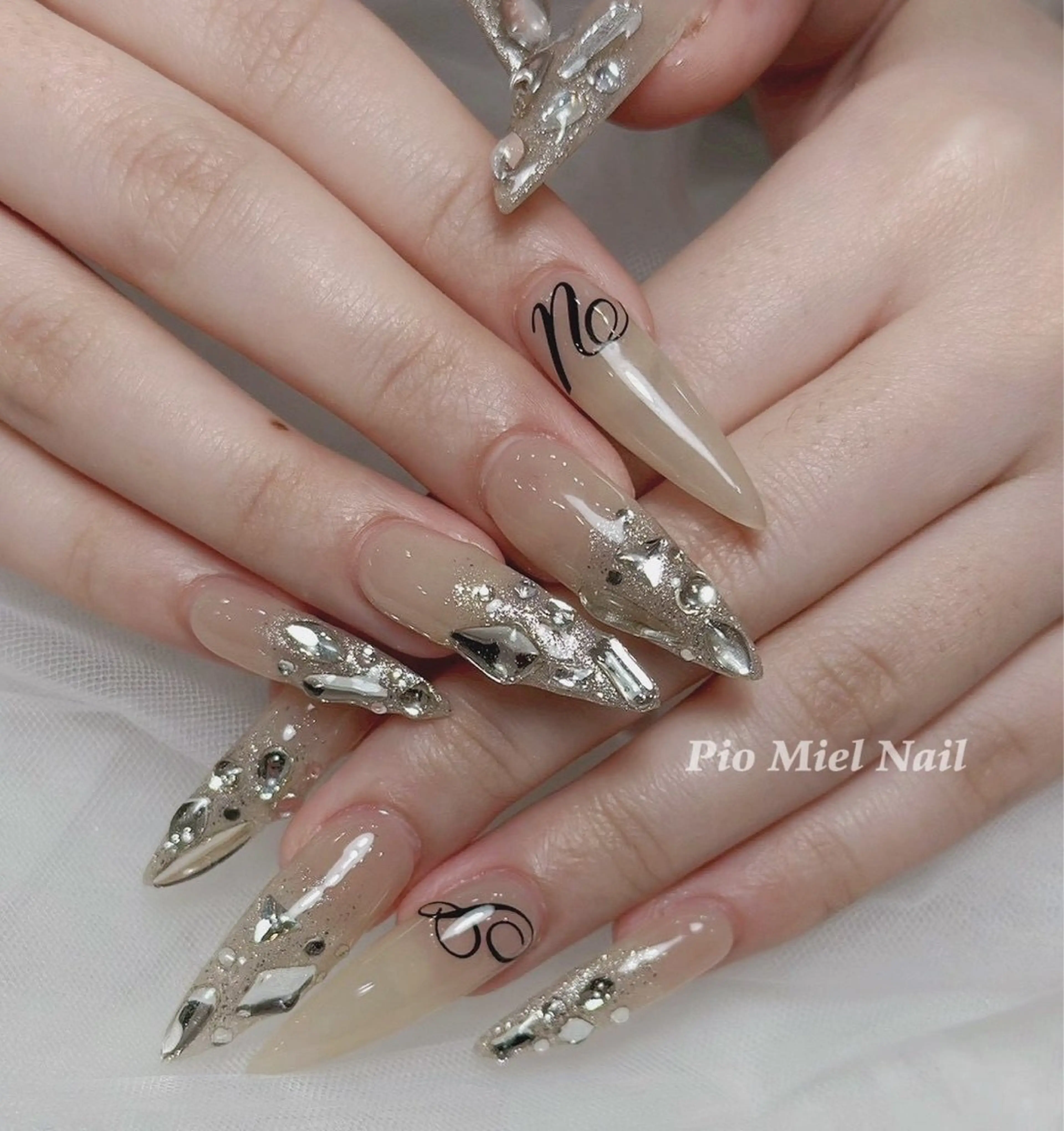 ネイル ハンドネイル HANA 長さだしのネイルデザイン