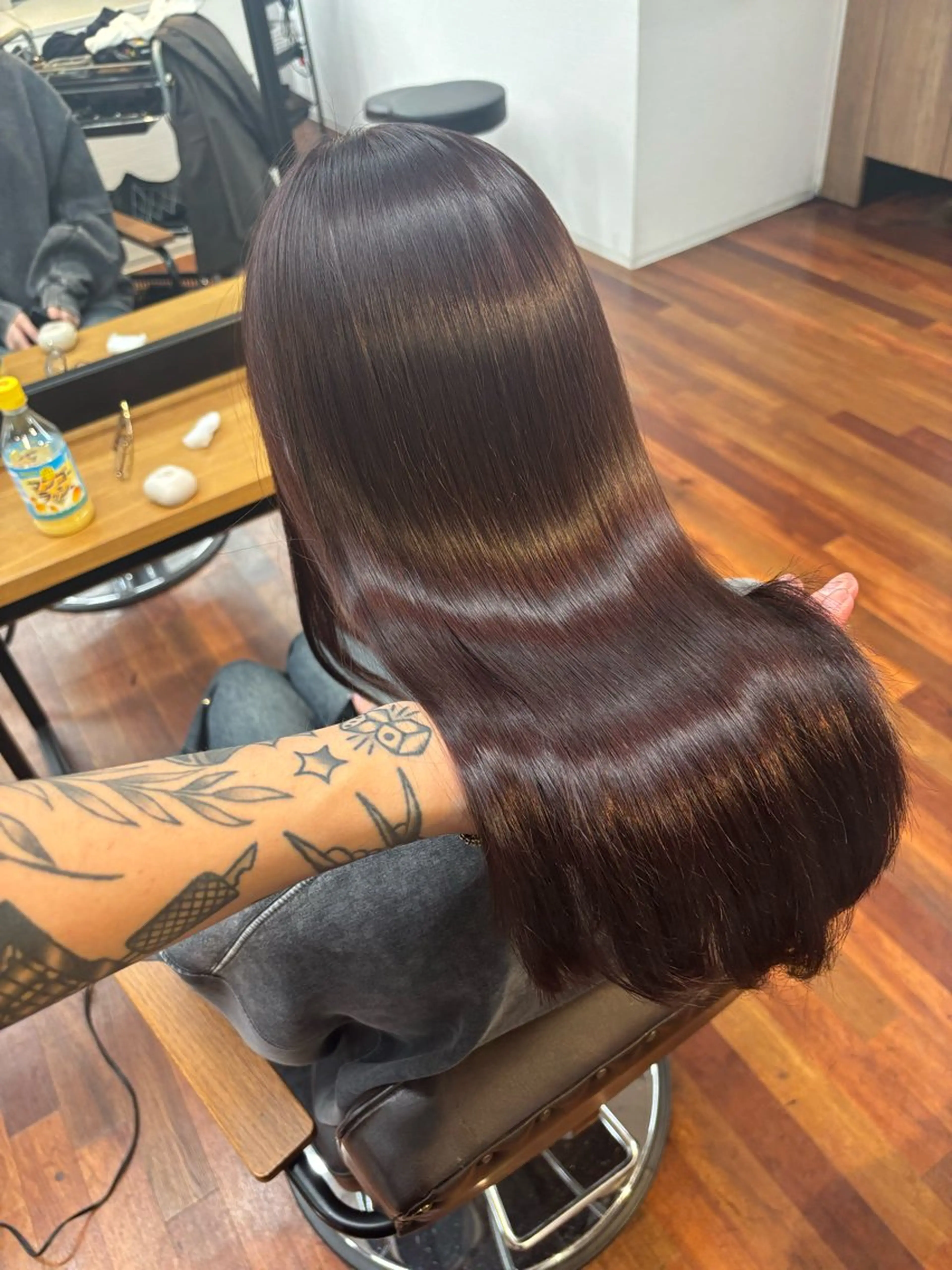 ミディアム カラー ヘアアレンジ ブラウンカラー ピンクカラー ピンクブラウン カット ヘアカラー トリートメント グランルッソ所属・岡山バレイヤージュ 岡山ハイライトのヘアスタイル