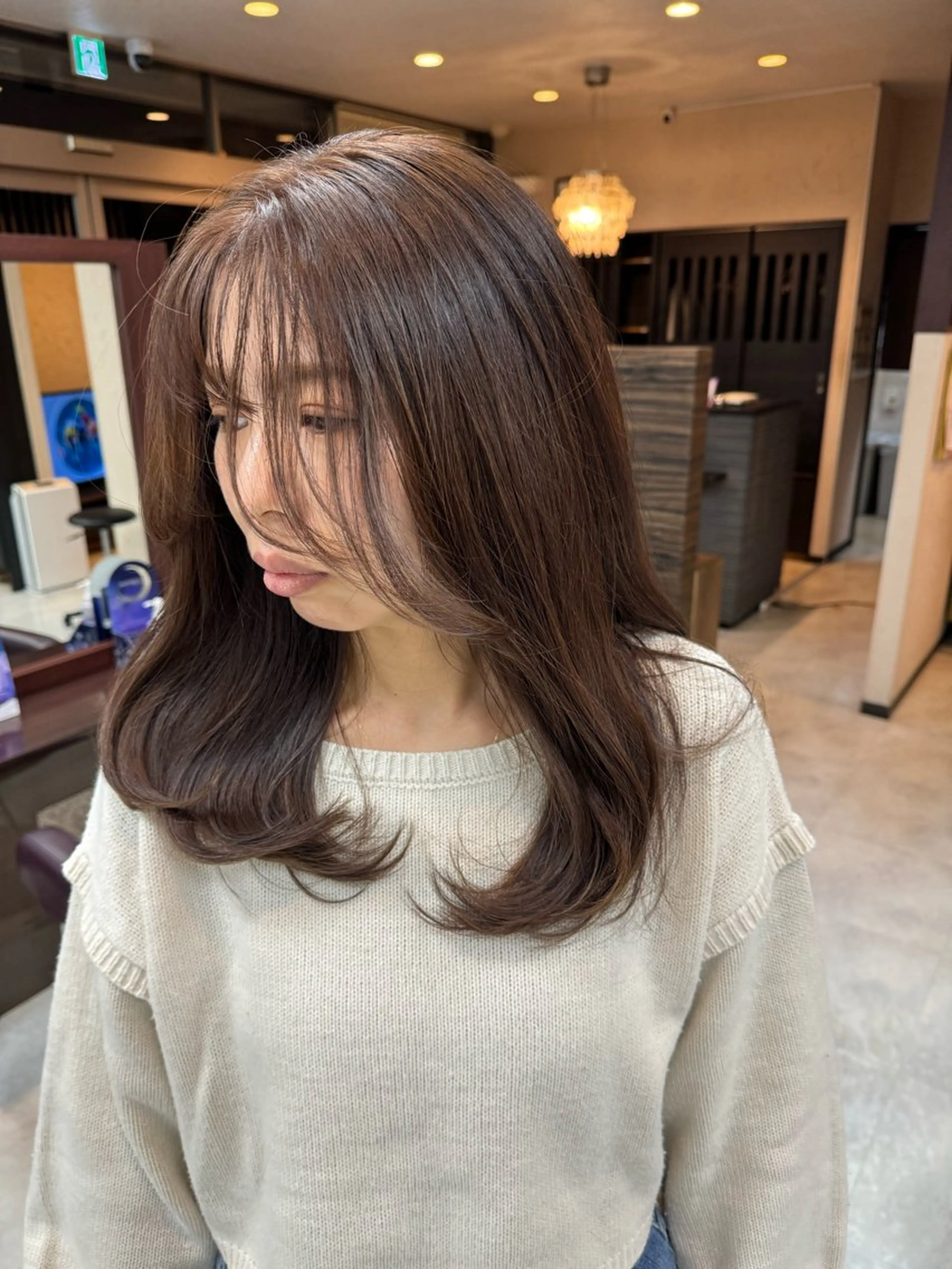 ロング レイヤーカット シースルーバング 三浦 聖泉のヘアスタイル