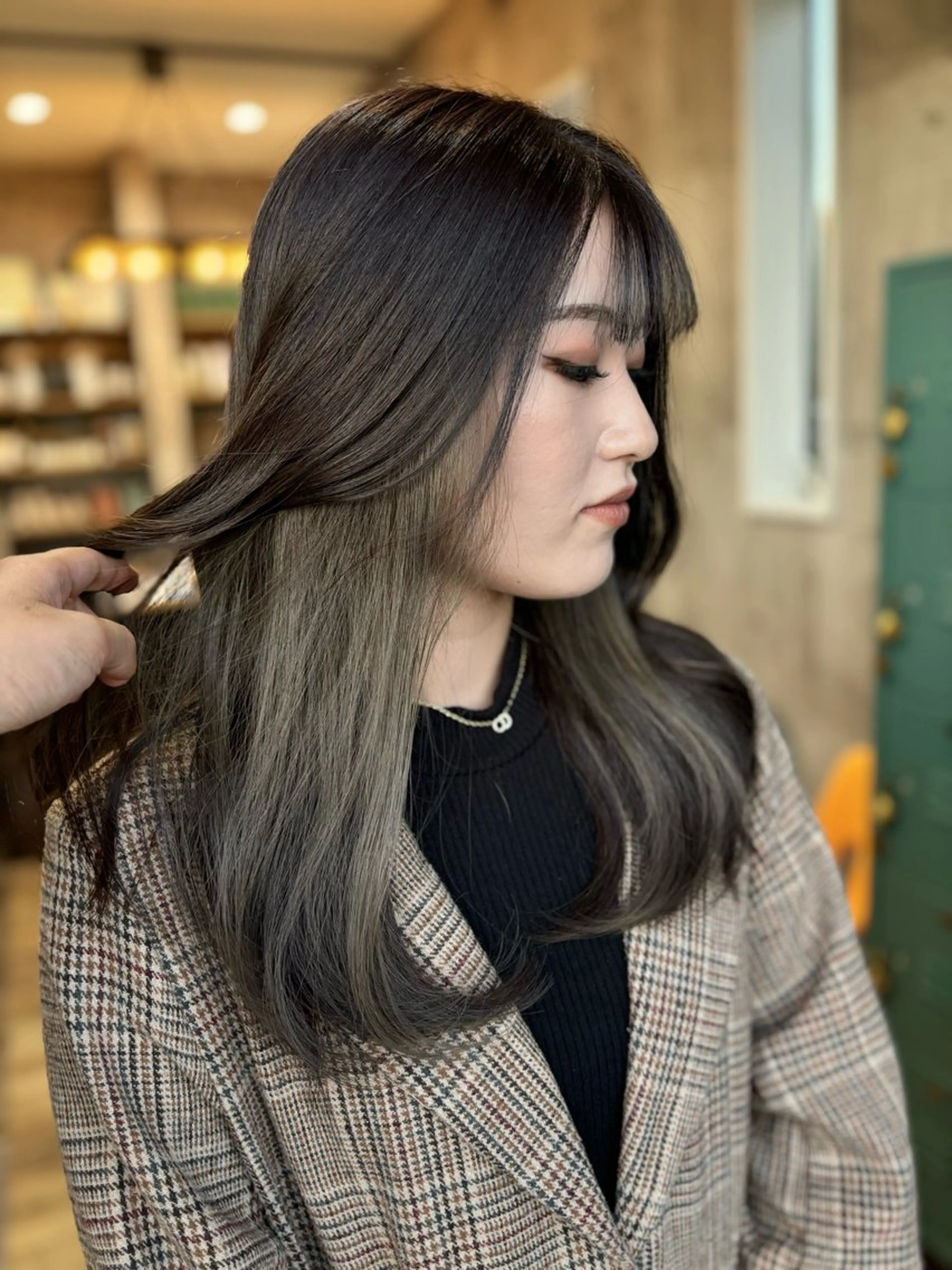 セミロング カット ヘアカラー yoshihara yuukiのヘアスタイル