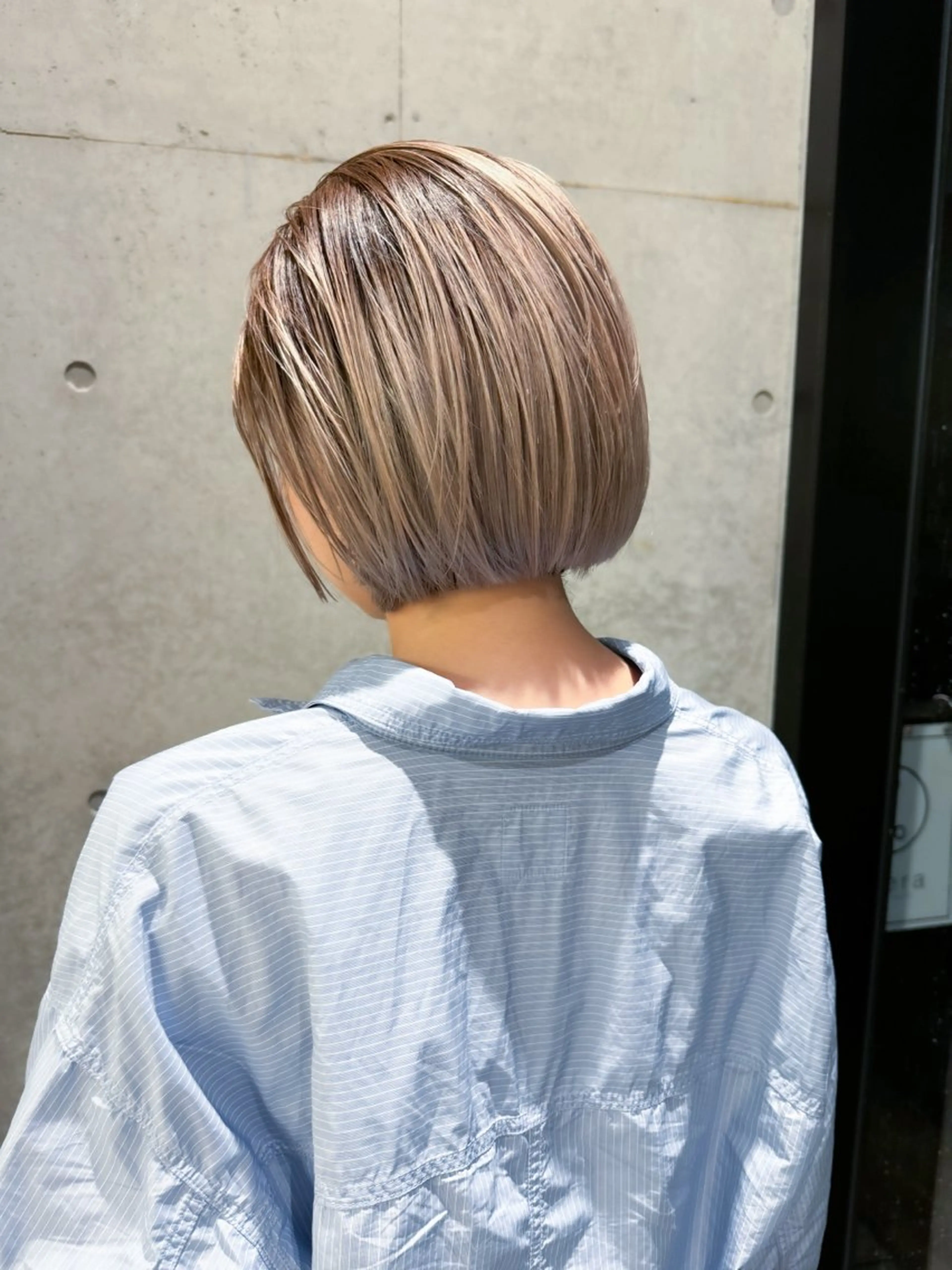 ショート カラー ヘアアレンジ ミニボブ/ブリーチ 🌈MISATOのヘアスタイル