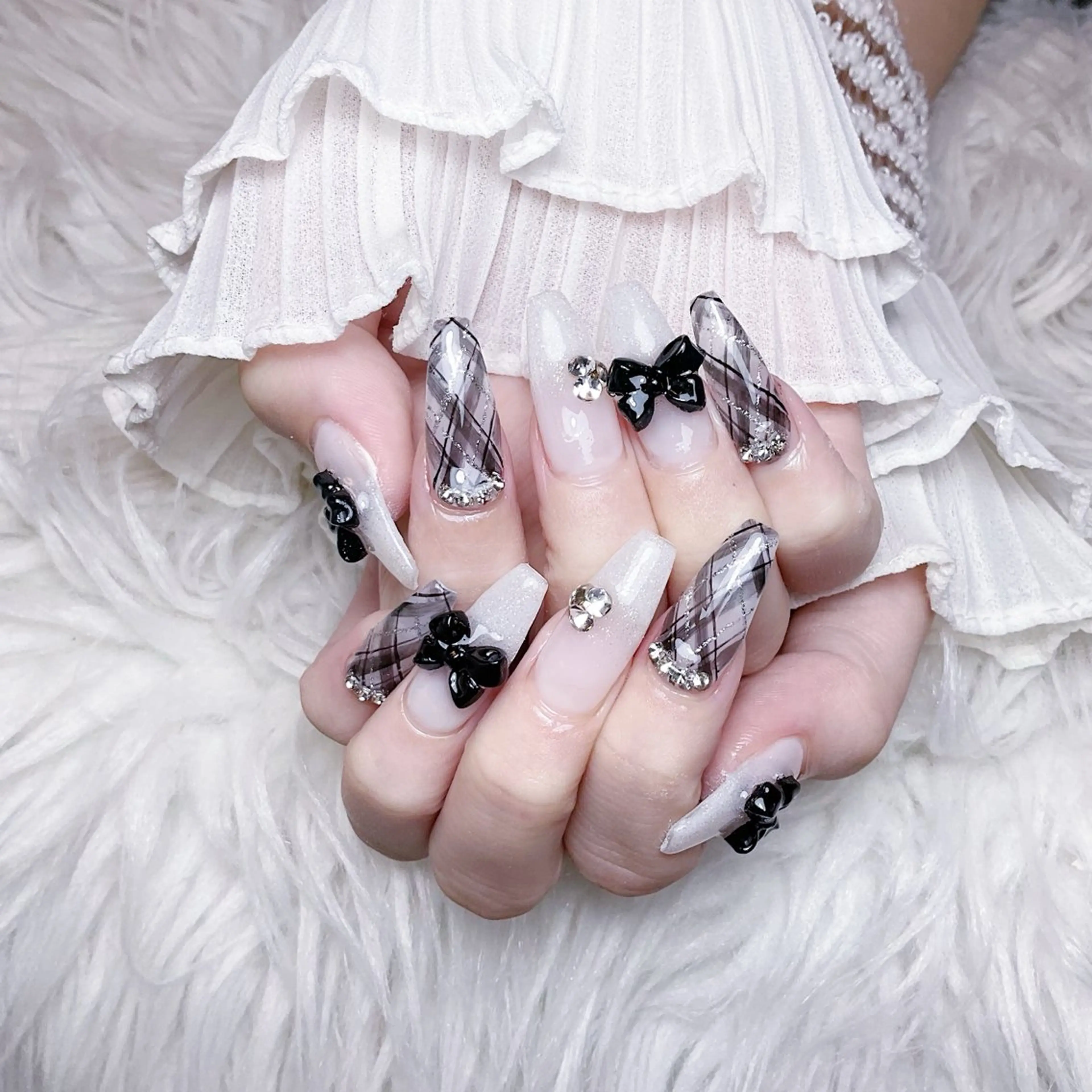 ネイル ハンドネイル 🍭Yun nail hyejin🌸のネイルデザイン