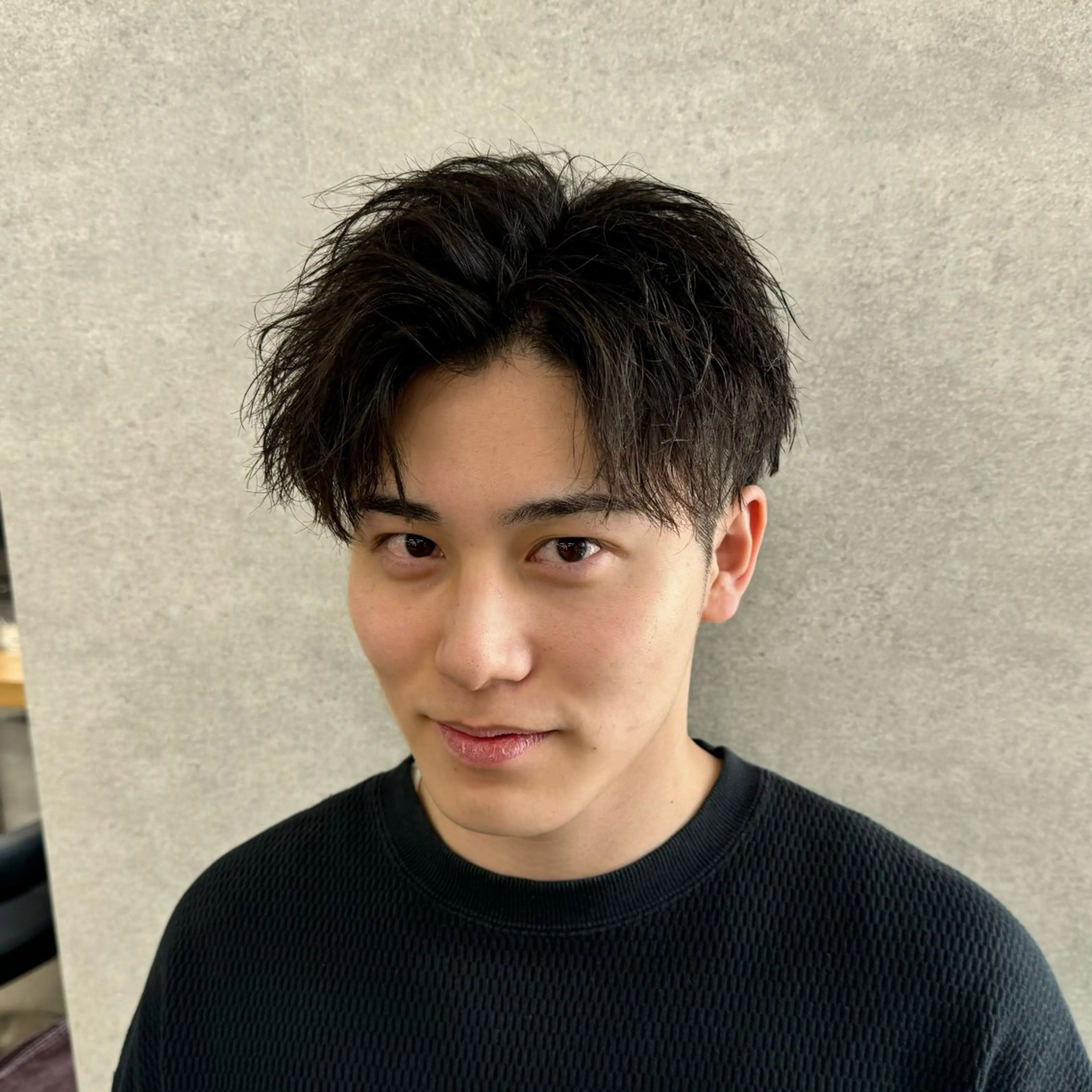 ショート カラー パーマ ヘアアレンジ メンズ センターパート メンズハイライト メンズメッシュ マッシュ メンズパーマ カット パーマ トリートメント ヘッドスパ ヘアセット 仕上がり満足度No. 1🔥BLUCK🔥のヘアスタイル