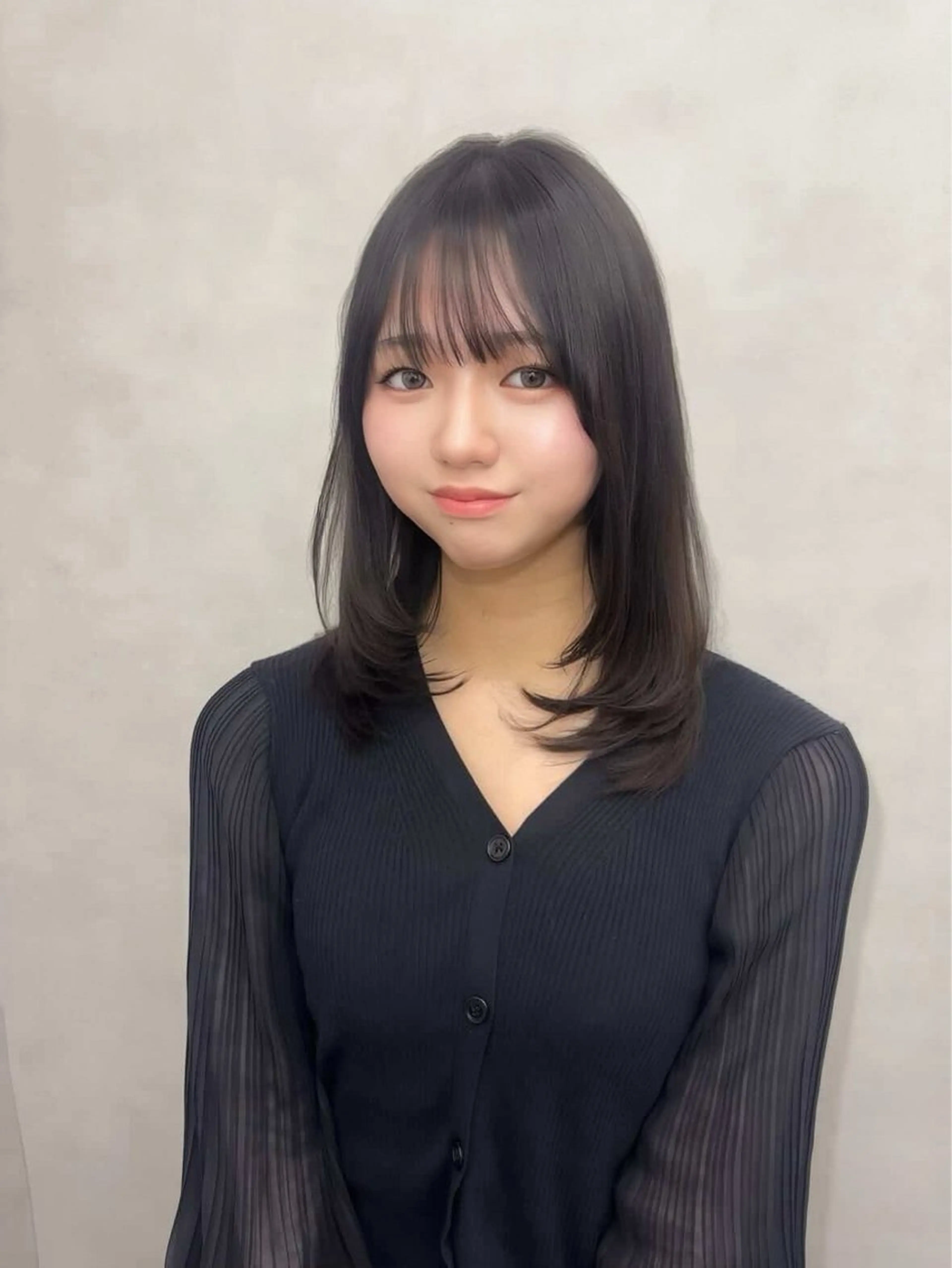 ミディアム ミディアムレイヤー レイヤーカット MONA HIYORIのヘアスタイル