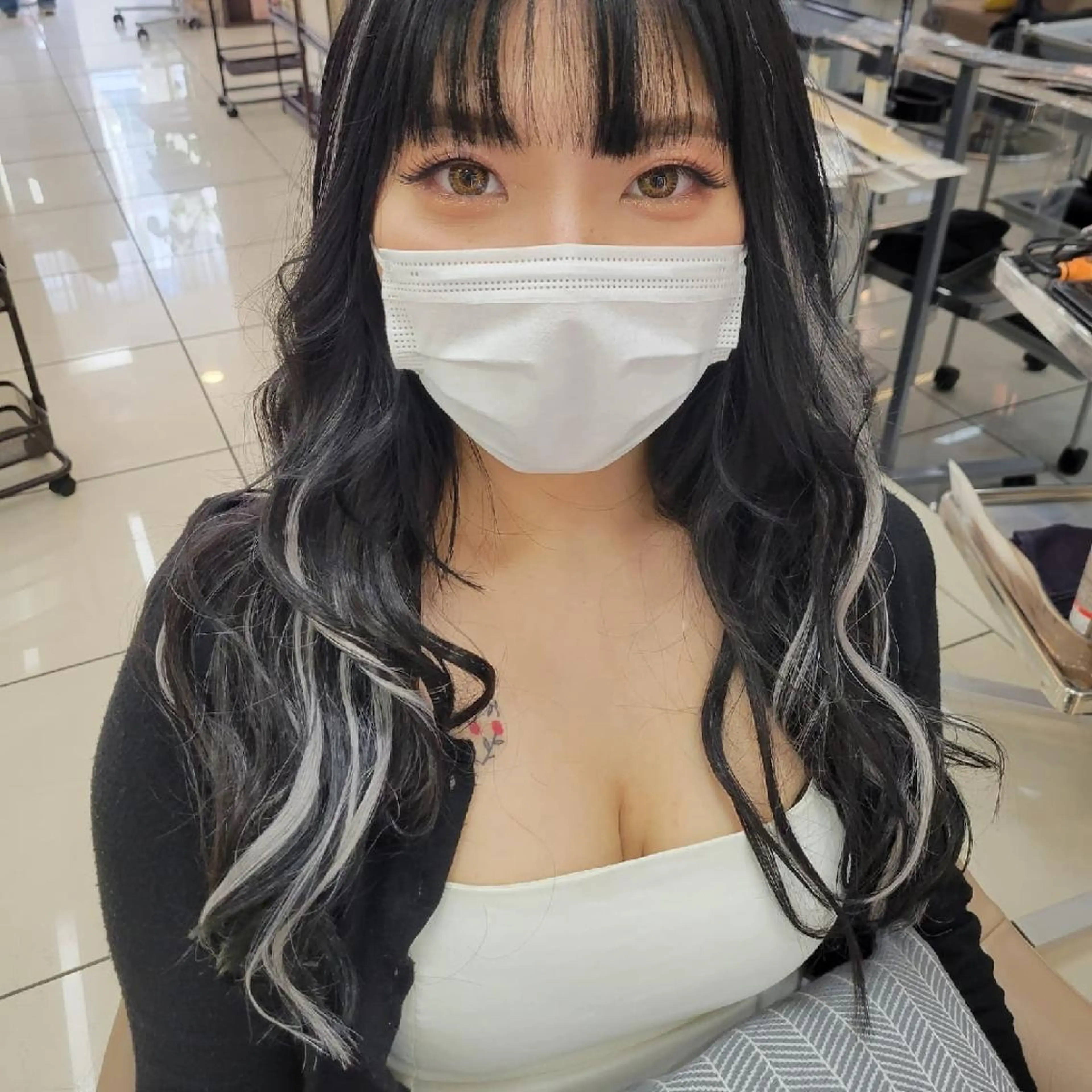 ロング カラー カット ヘアカラー トリートメント エクステ 羽エクステ🩷 🤍まき🤍のマツエク・マツパデザイン