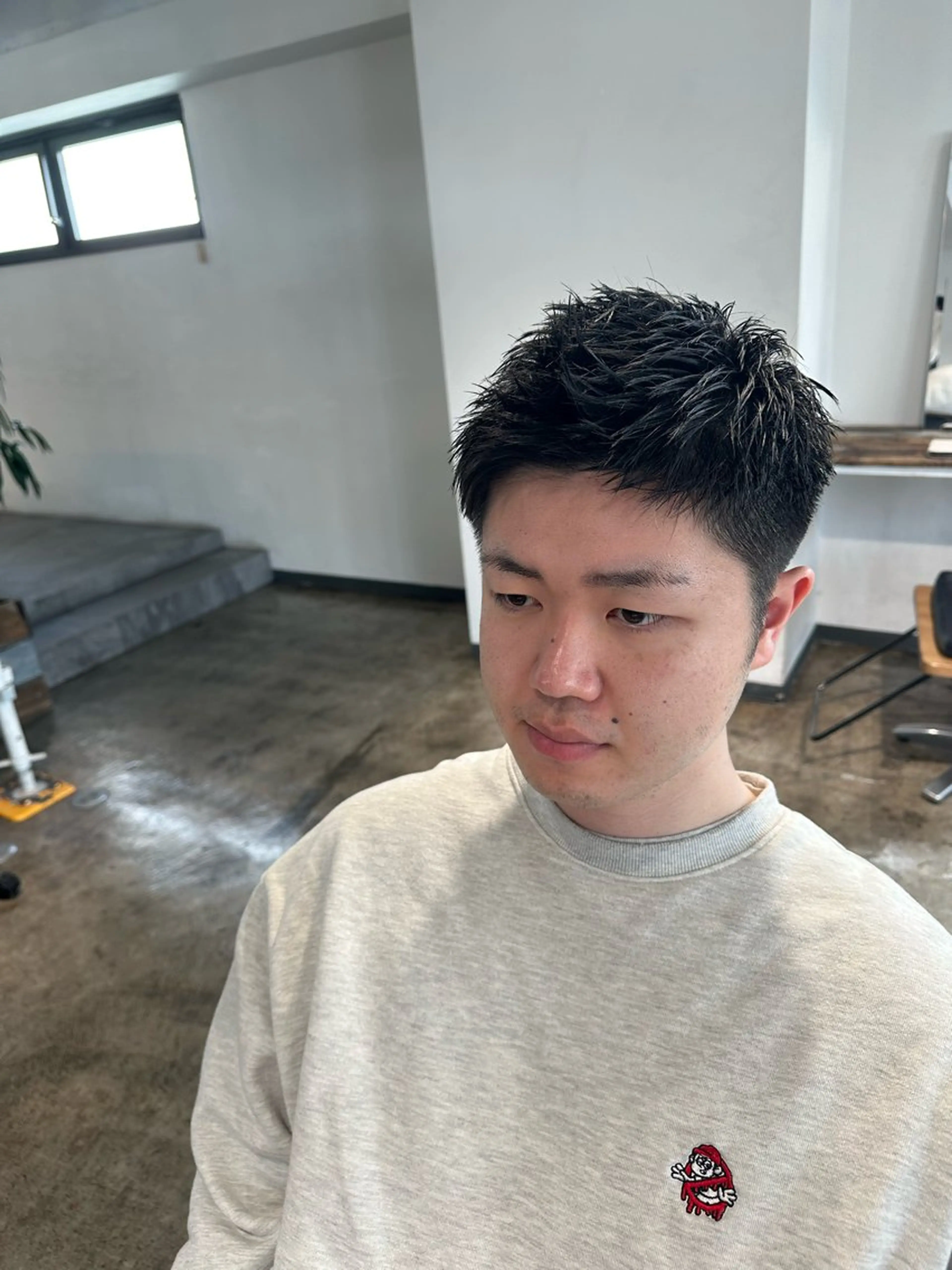 ショート メンズ センターパート フェードカット メンズパーマ プードルパーマ スキンフェード 【メンズ職人】 ✂️佐藤友のヘアスタイル