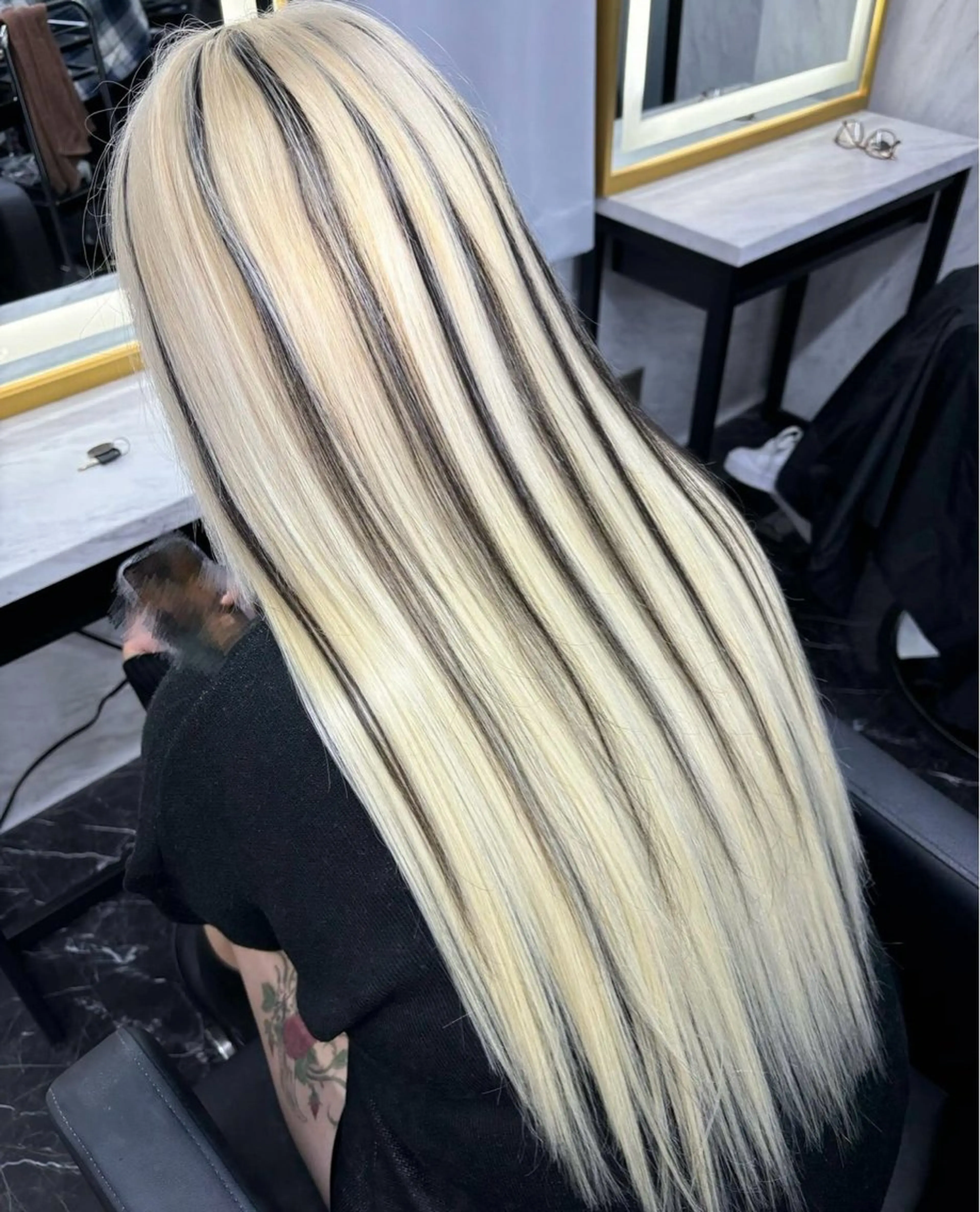 ロング エクステ ヘアカラー Assistant MOEのヘアスタイル