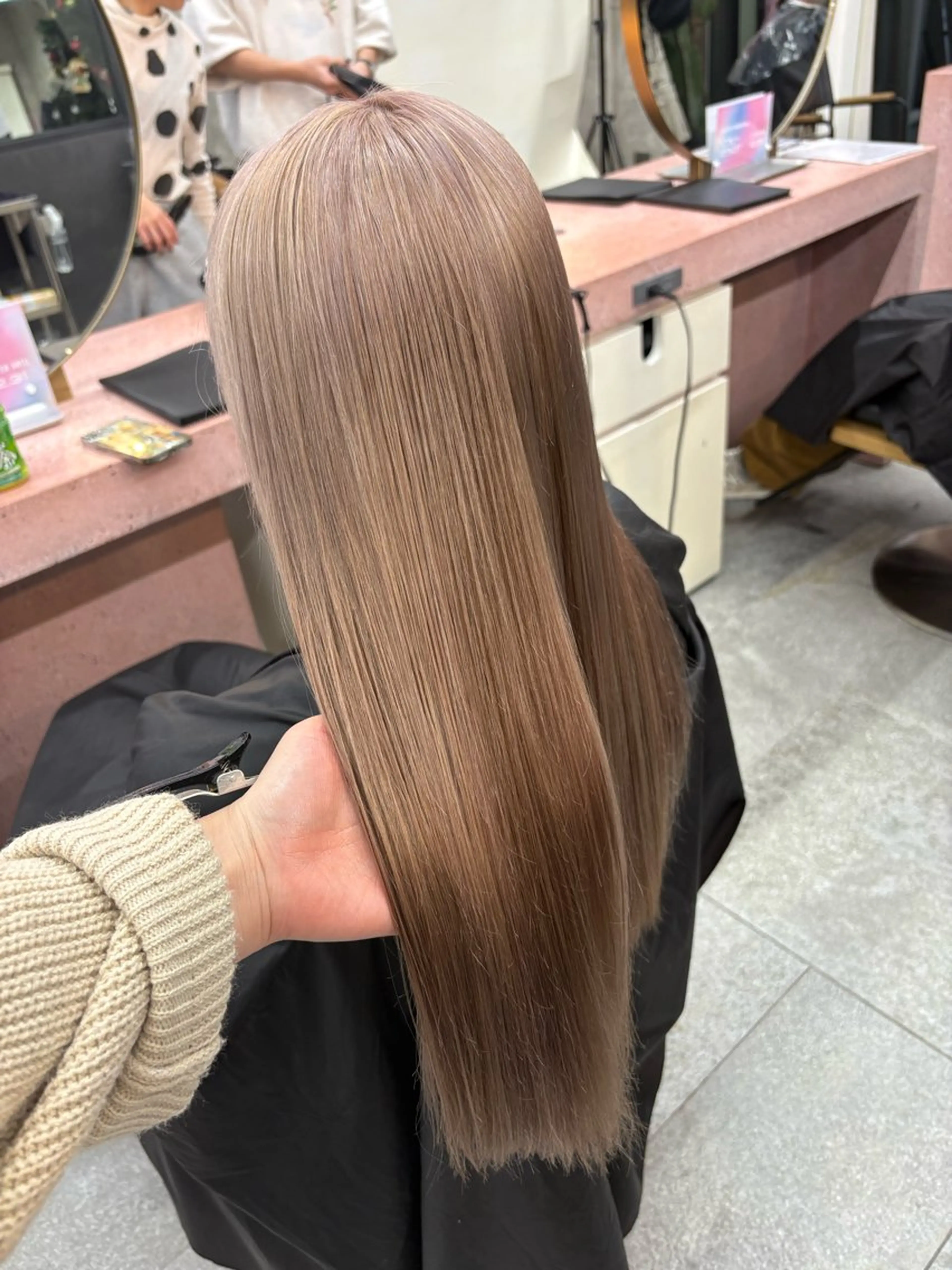 ロング カット ヘアカラー 鈴木瑛里／ブロンド ベージュ／男女のヘアスタイル